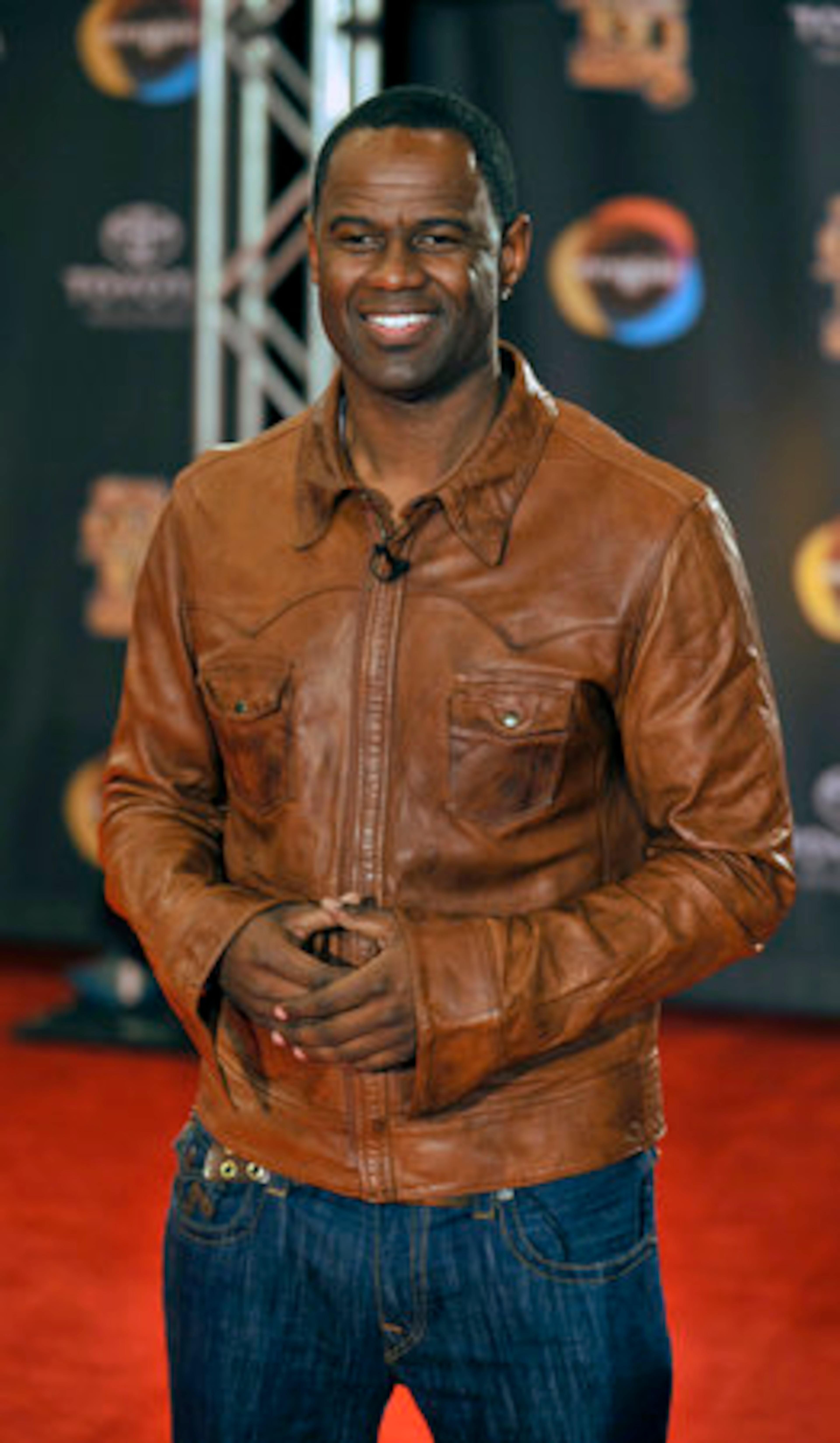 Brian McKnight joined several artists (including Ginuwine, Chico DeBarge and Kandi Burrus) in a musical tribute to Charlie Wilson.