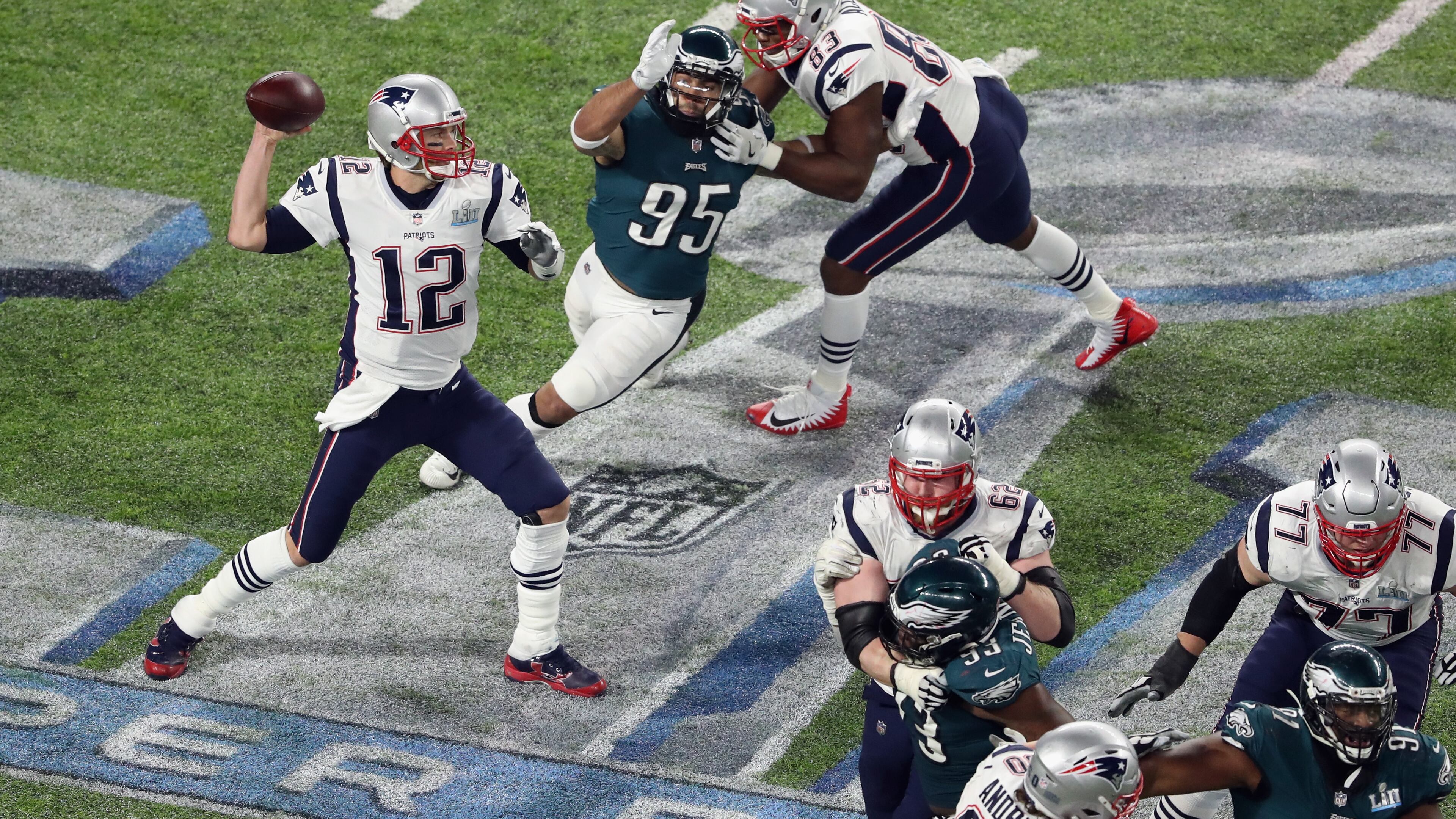 MINNEAPOLIS, MN - FEBRUARY 04: Tom Brady #12 of the New England Patriots attempts a pass in the third quarter of Super Bowl LII against the Philadelphia Eagles at U.S. Bank Stadium on February 4, 2018 in Minneapolis, Minnesota. (Photo by Christian Petersen/Getty Images)