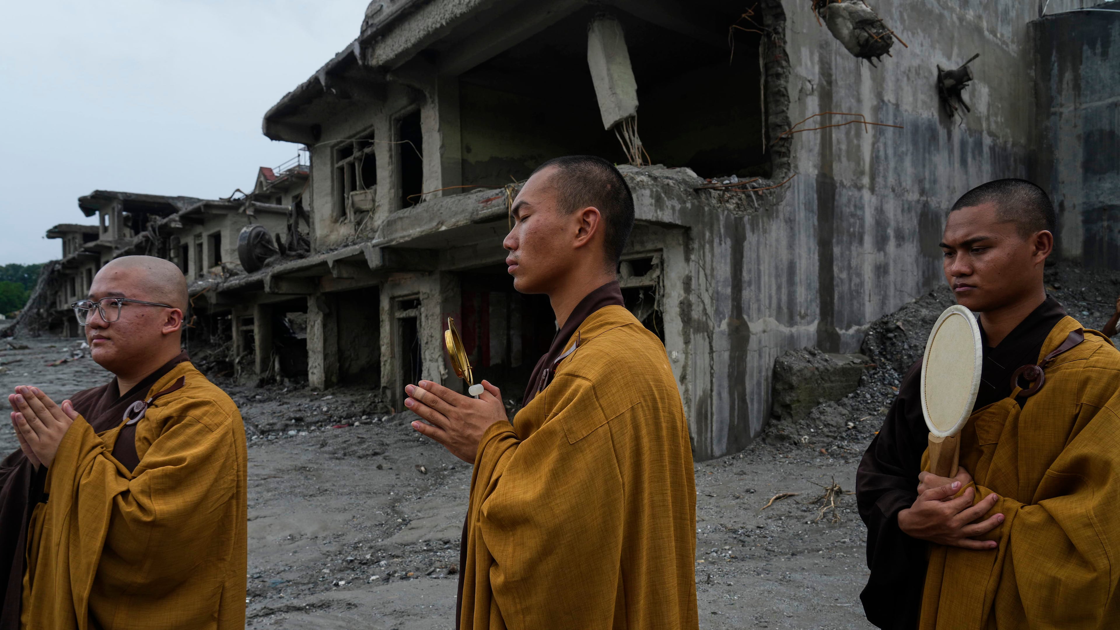 Buddhist monks offer prayers for the departed soul of the victims of flash flood on the bank of Trishuli river in Devighat, Nuwakot district, Nepal, Saturday, Sept. 5, 2026. (AP Photo/Niranjan Shrestha)