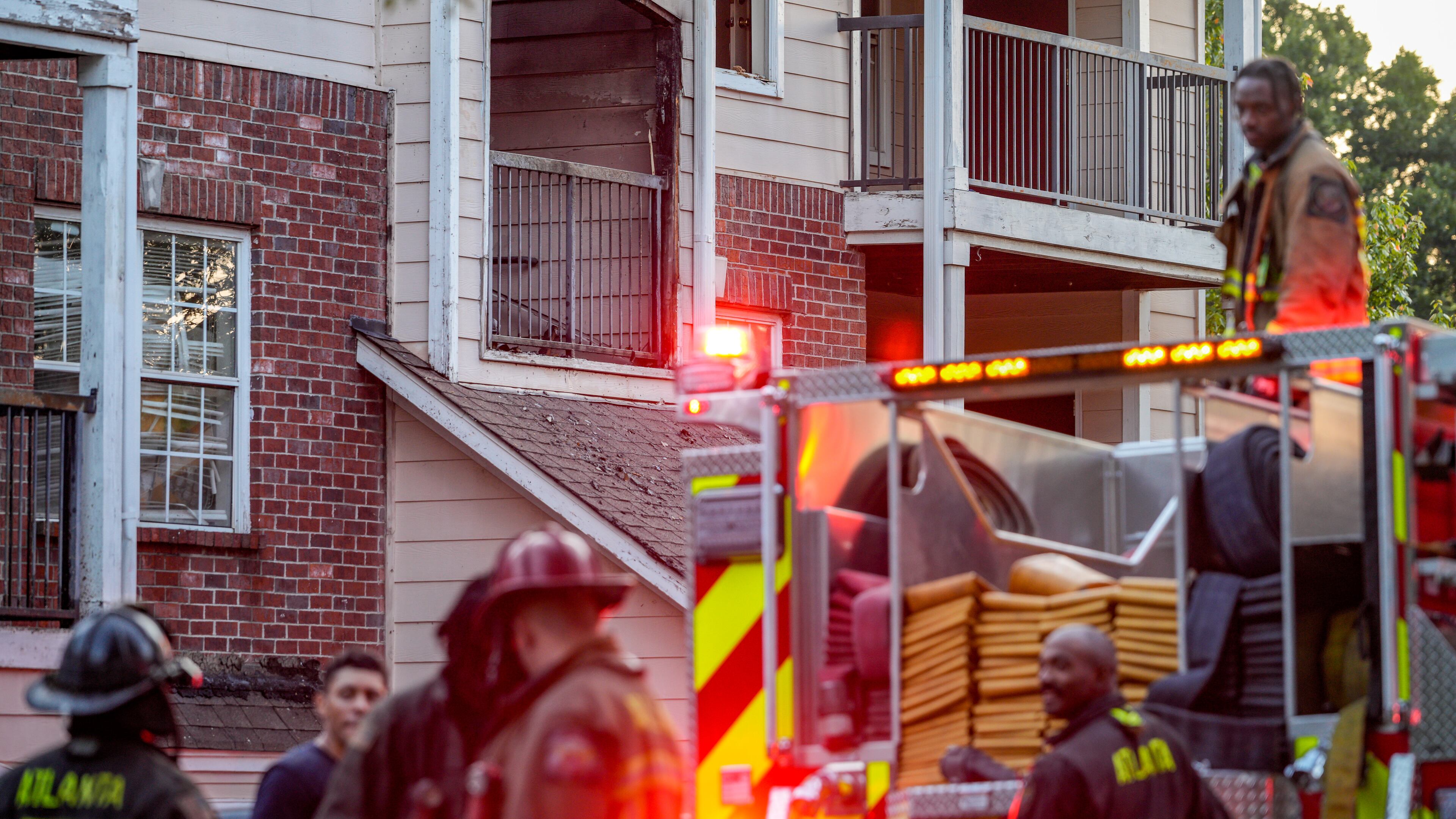 Atlanta fire crews finish up at the site of an apartment fire off Carter Street about a block east of Joseph E. Lowery Boulevard in the Vine City neighborhood. (Ben Hendren for the AJC)