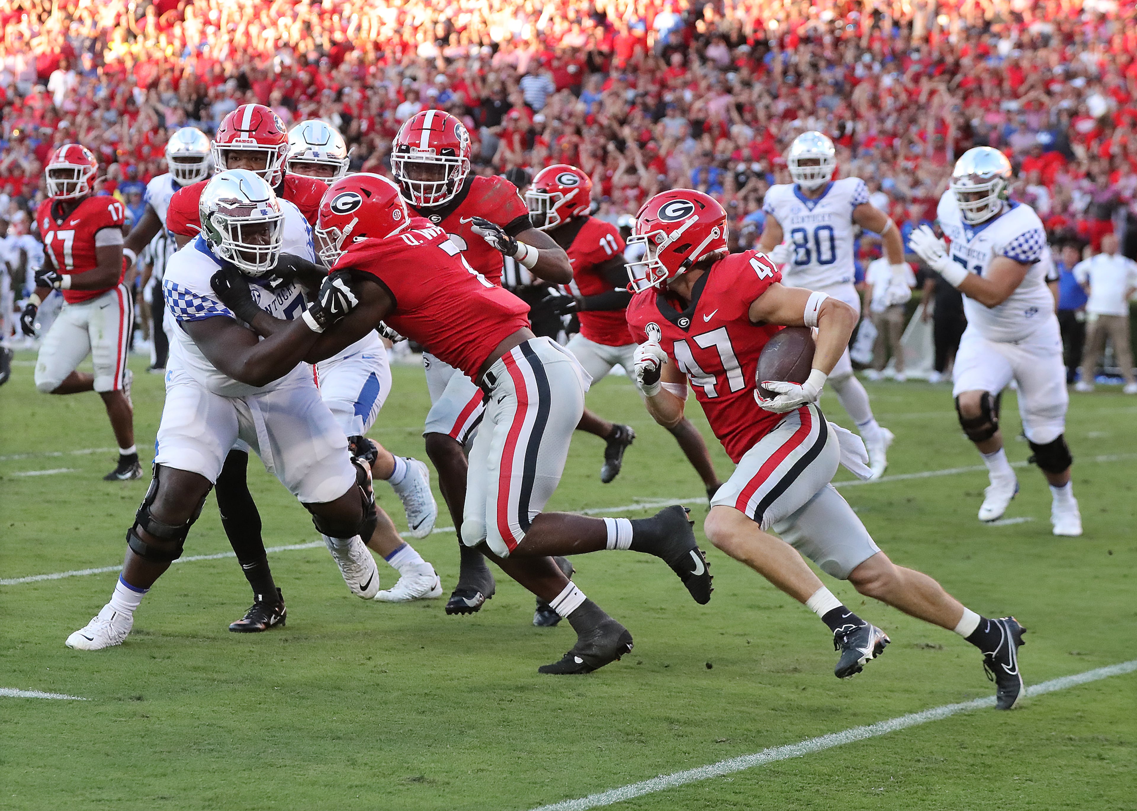 Georgia walk-on Dan Jackson (right) recovers the blocked field-goal attempt by Kentucky kicker Matt Ruffolo and returns it during the third quarter in a NCAA college football game on Saturday, Oct. 16, 2021, in Athens. “Curtis Compton / Curtis.Compton@ajc.com”