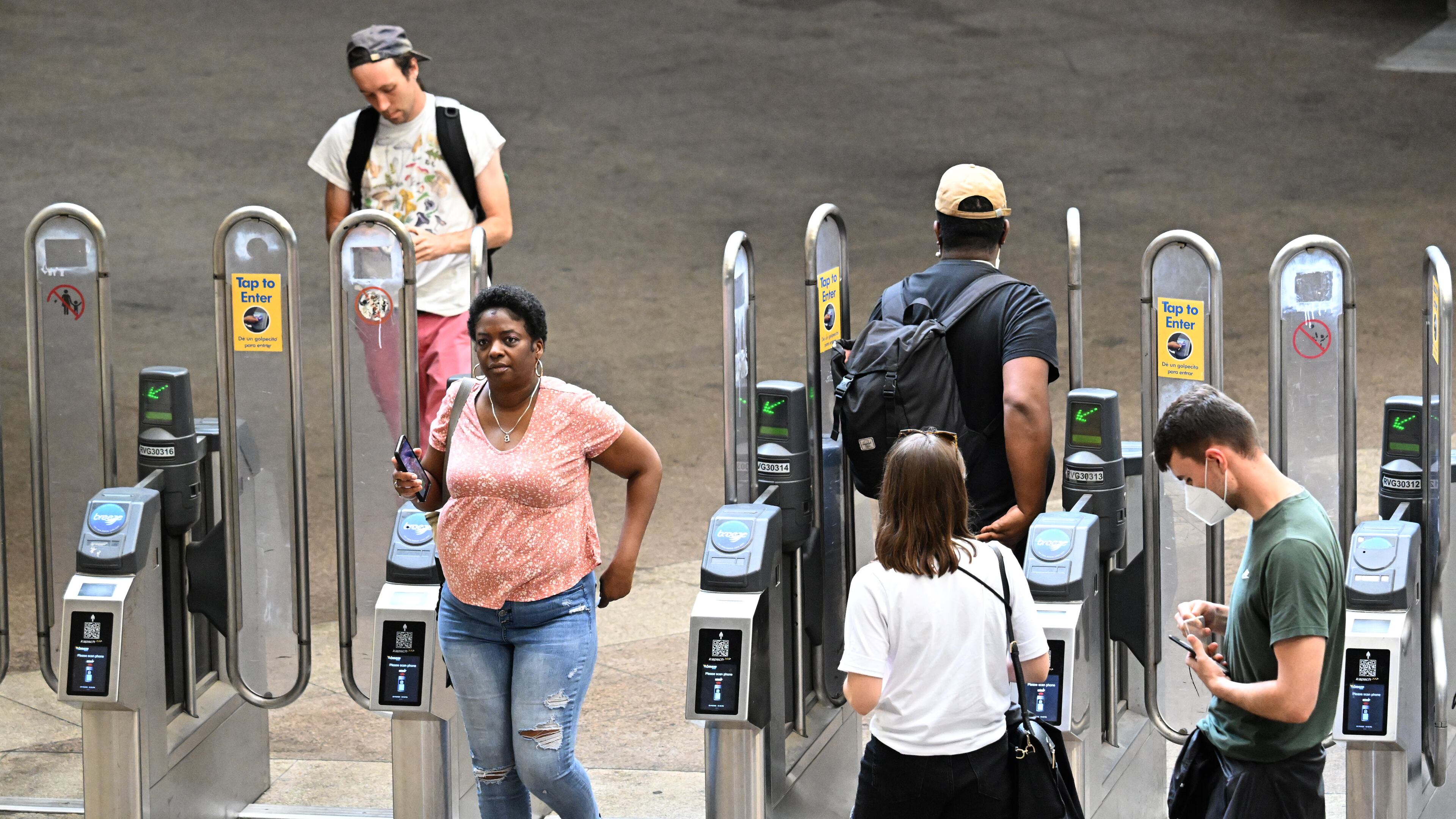 Riders make their way through MARTA's North Avenue station on Tuesday, July 19, 2022. (Hyosub Shin / Hyosub.Shin@ajc.com)