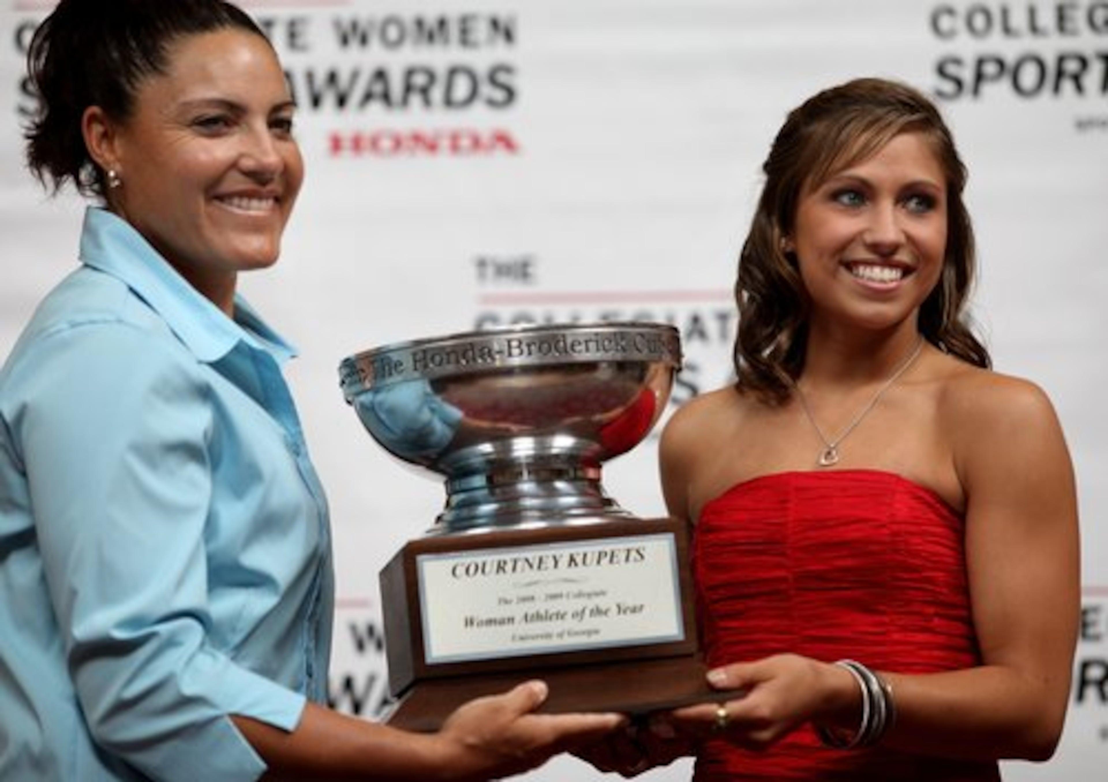 Previous winners form a who's who of women's sports, including track-and-field's Jackie Joyner-Kersee (1985), softball's Lisa Fernandez (1993), soccer's Mia Hamm (1994) and basketball's Candace Parker (2008). Fernandez presents the award to Kupets Monday.