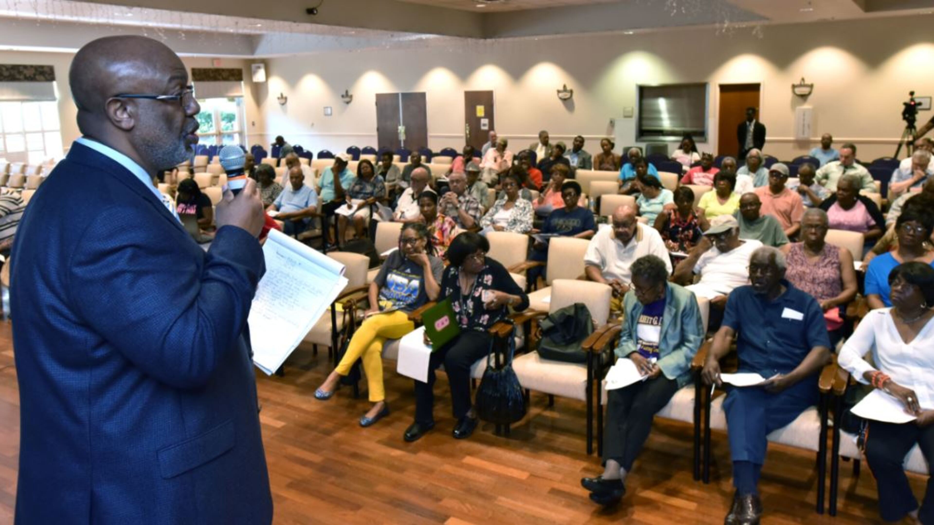 Dwight Robinson, chef appraiser, speaks before Fulton County residents during town hall meeting in this June 2017 file photo.