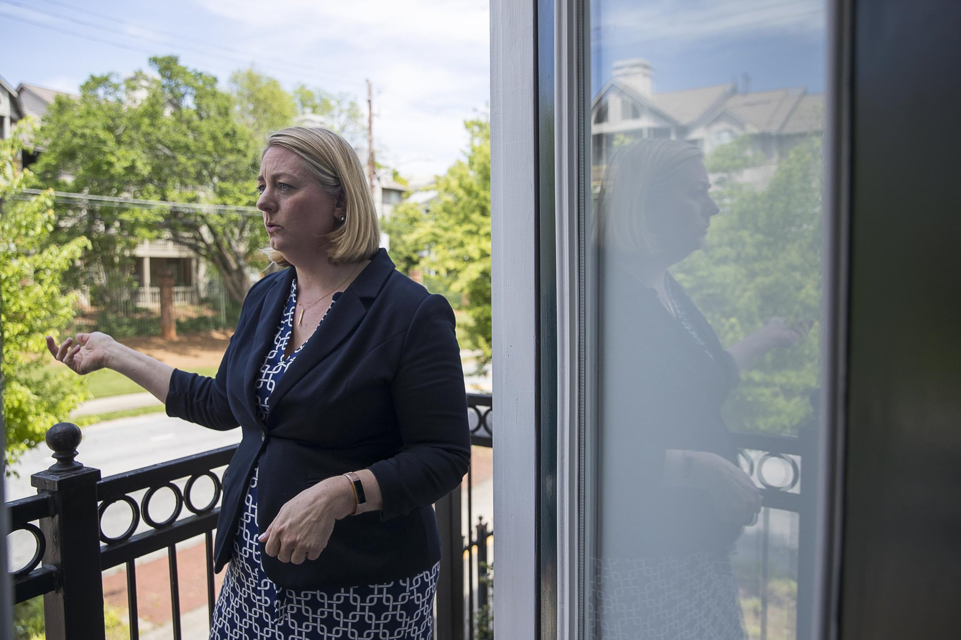 Real estate agent Allesen Cann explains what makes the Old Fourth Ward a highly sought neighborhood while showing a condominium. (ALYSSA POINTER/ALYSSA.POINTER@AJC.COM)