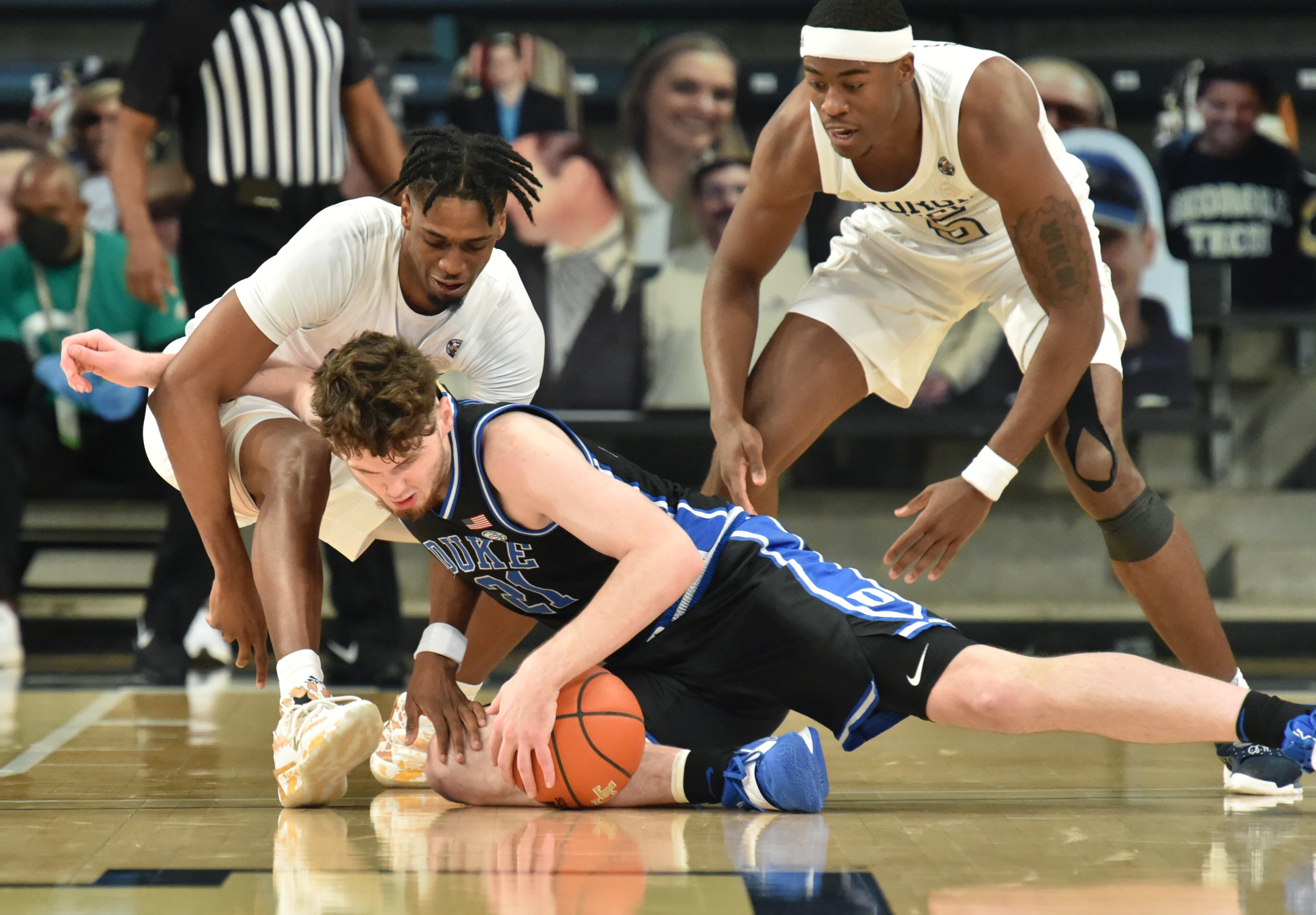 Georgia Tech's forward Khalid Moore (12) and Duke forward Matthew Hurt (21) fight for a loose ball in the second half. (Hyosub Shin / Hyosub.Shin@ajc.com)