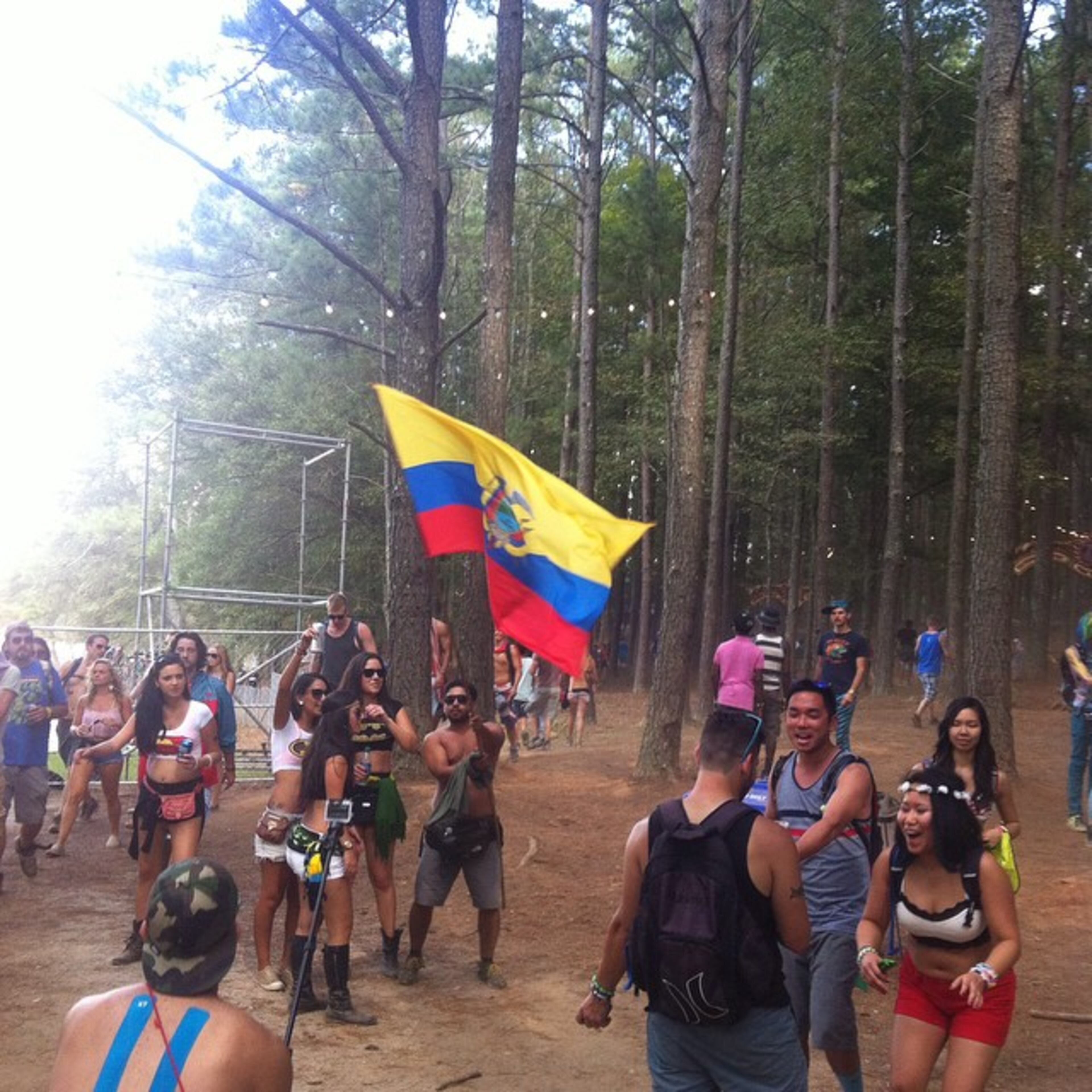 walktalk07: Wave that beautiful flag! #columbia #TomorrowWorld