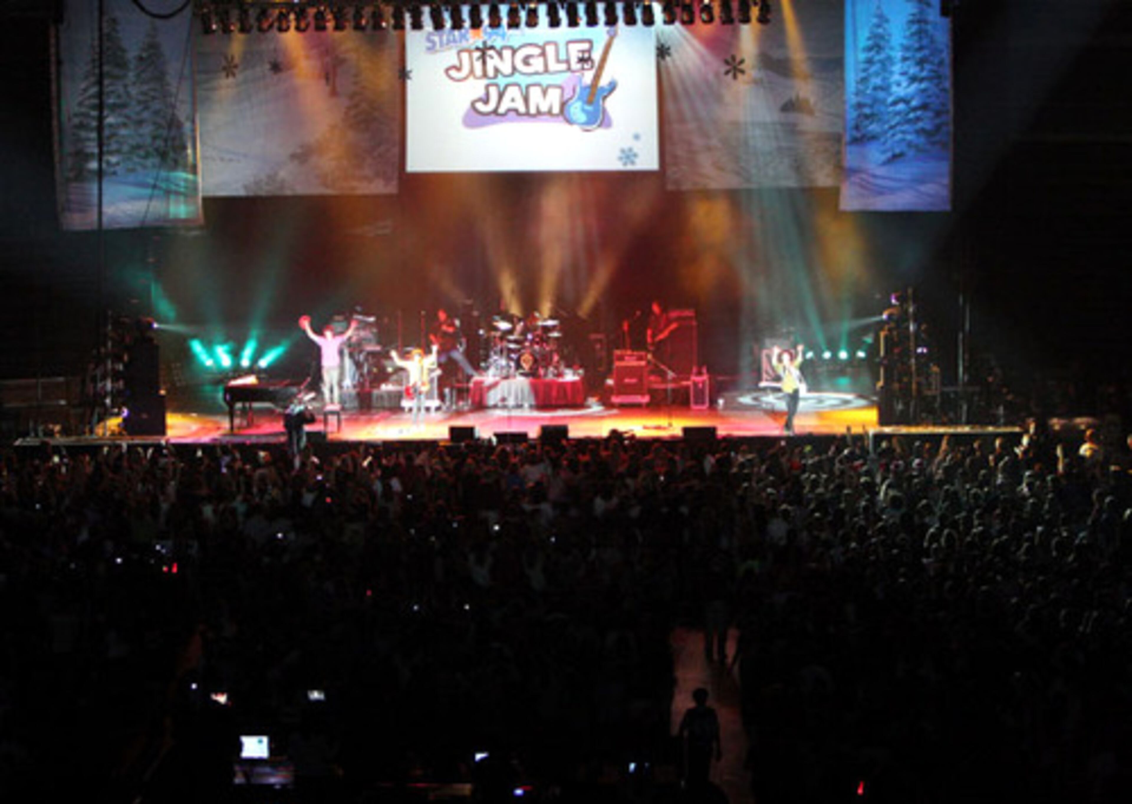 Jonas Brothers sing their hit 'SOS.'