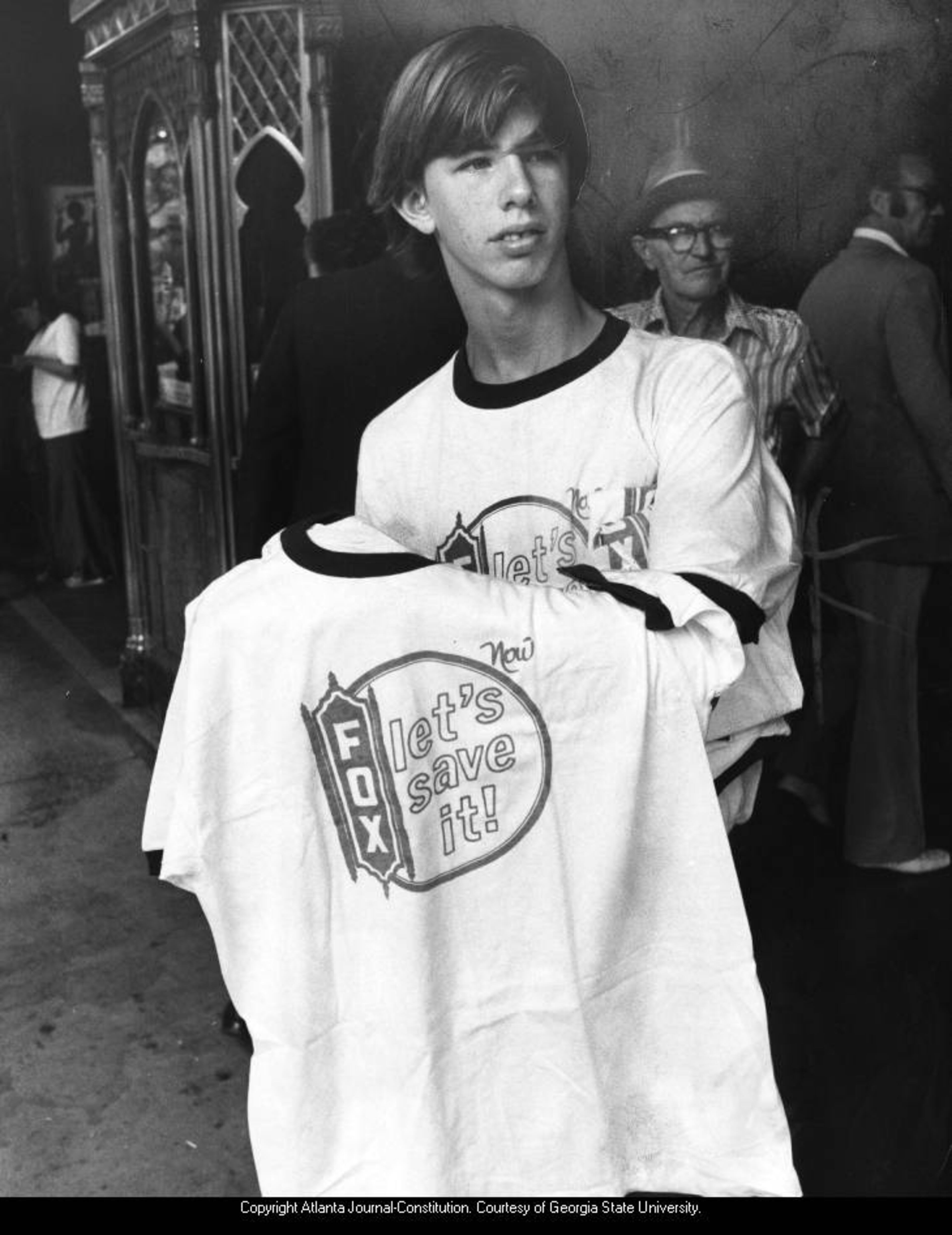 1974 -- Steve Whitaker sells 'Save the Fox' t-shirts outside the theater entrance. BILL MAHAN / AJC FILE