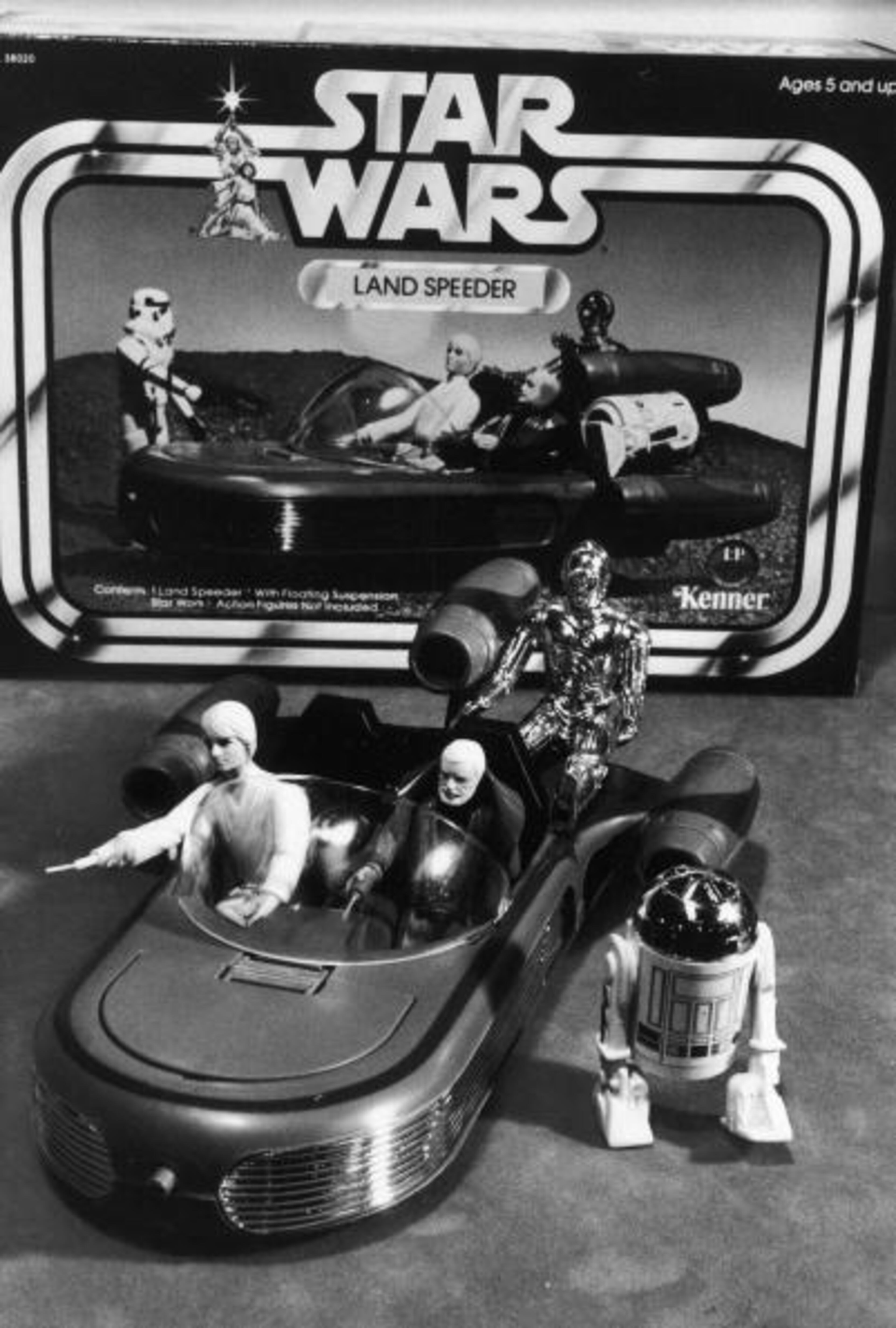 UNSPECIFIED - JANUARY 01: STAR WARS collectible figures including Luke Skywalker, Obi Wan Kanobi, C3P0 in a land speeder & R2D2. (Photo by Ralph Morse/The LIFE Picture Collection/Getty Images)