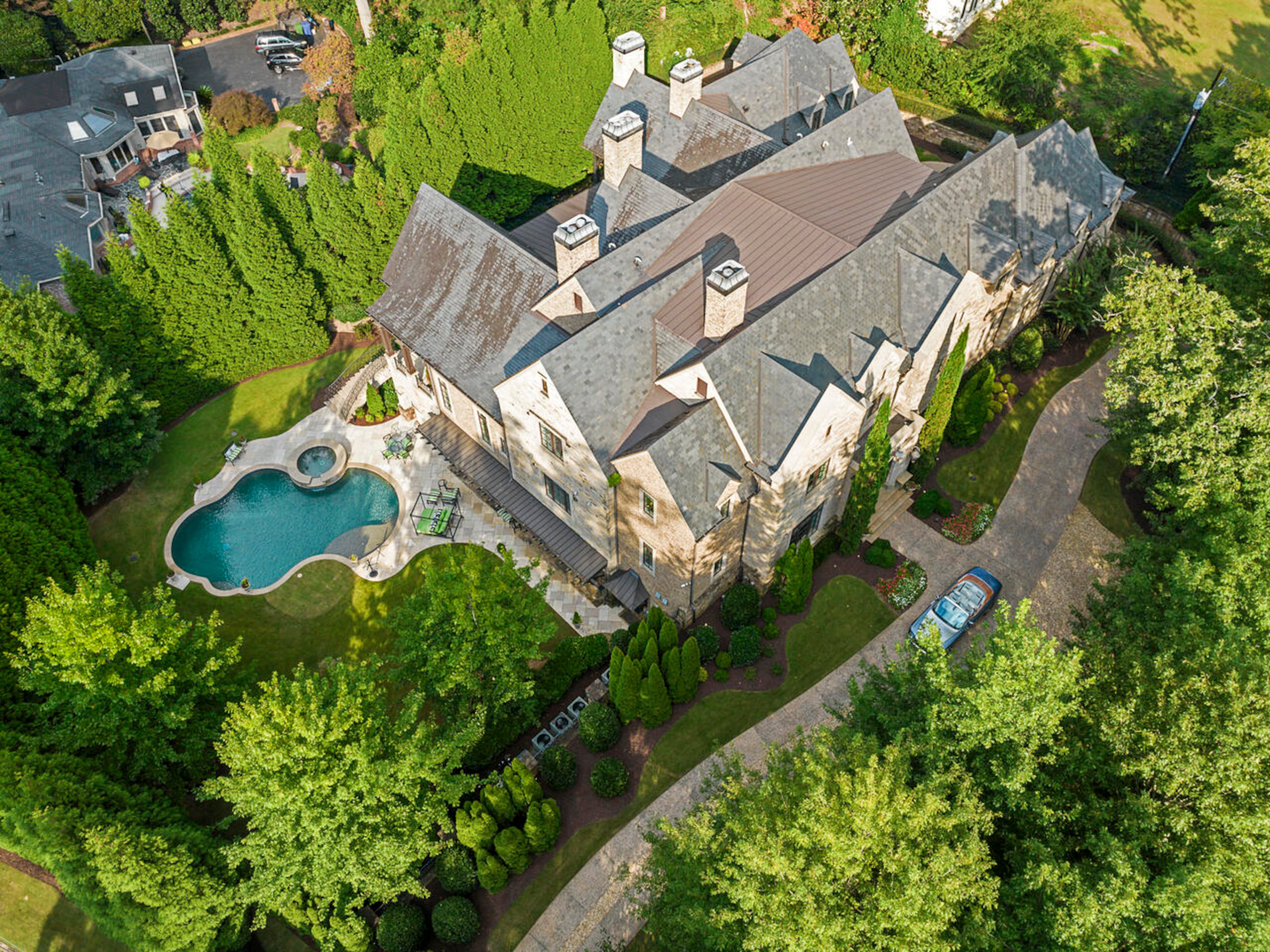 Offered at $9,499,000 and situated on over an acre, Sterling Hall is one of Buckhead’s most exquisite estates. Text by Elizabeth Manderson and Julie Pedersen/Photo by Ilya Zobanov, Gold Lens Media.