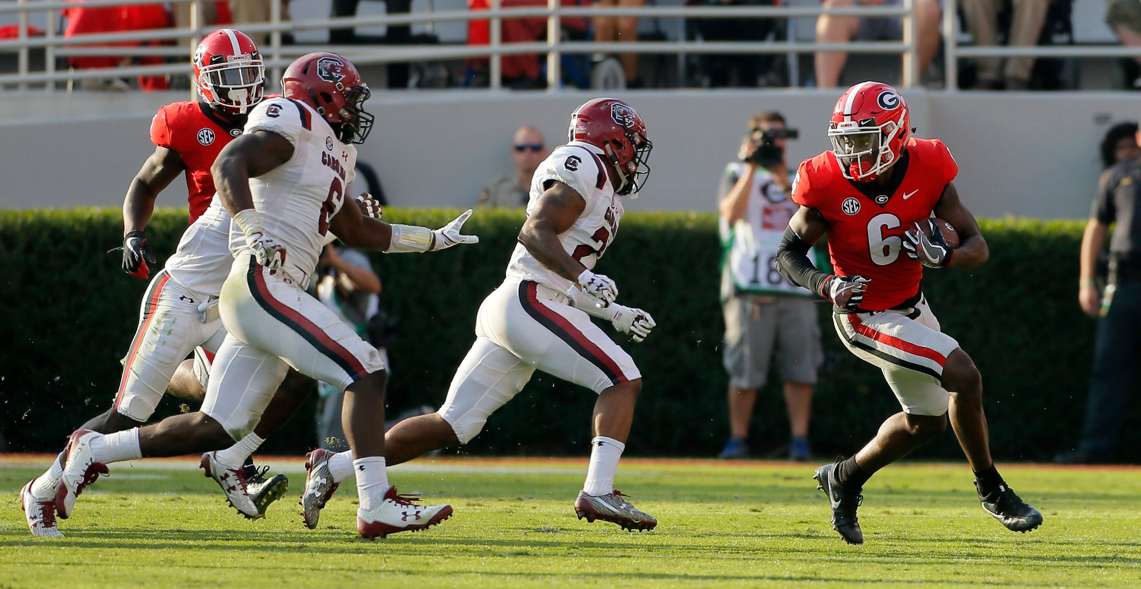 11/4/17 - Athens - Georgia Bulldogs wide receiver Javon Wims (6) runs for a first down during the first half. NCAA football game between the University of Georgia Bulldogs and the University of South Carolina Gamecocks BOB ANDRES /BANDRES@AJC.COM