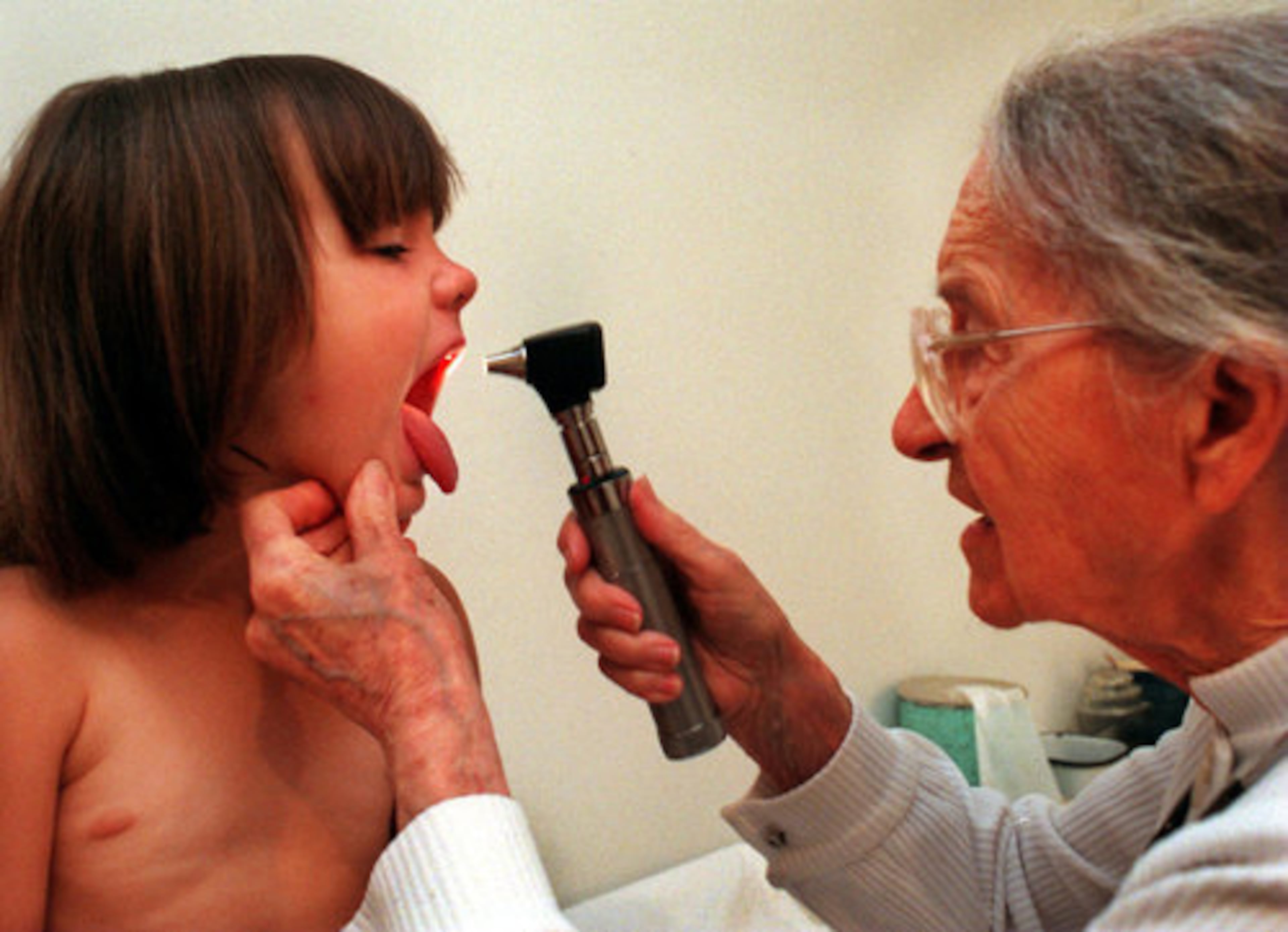 Denmark examines 4-year-old Jamey Brawell's throat in 1998.