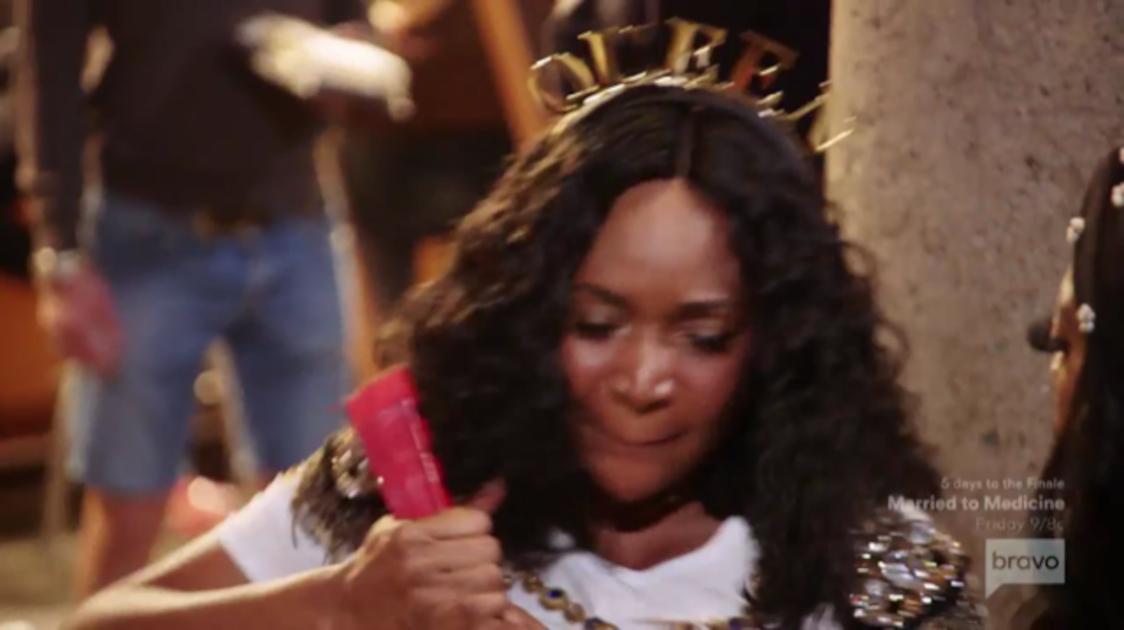 Marlo grabbing Porsha's fan.