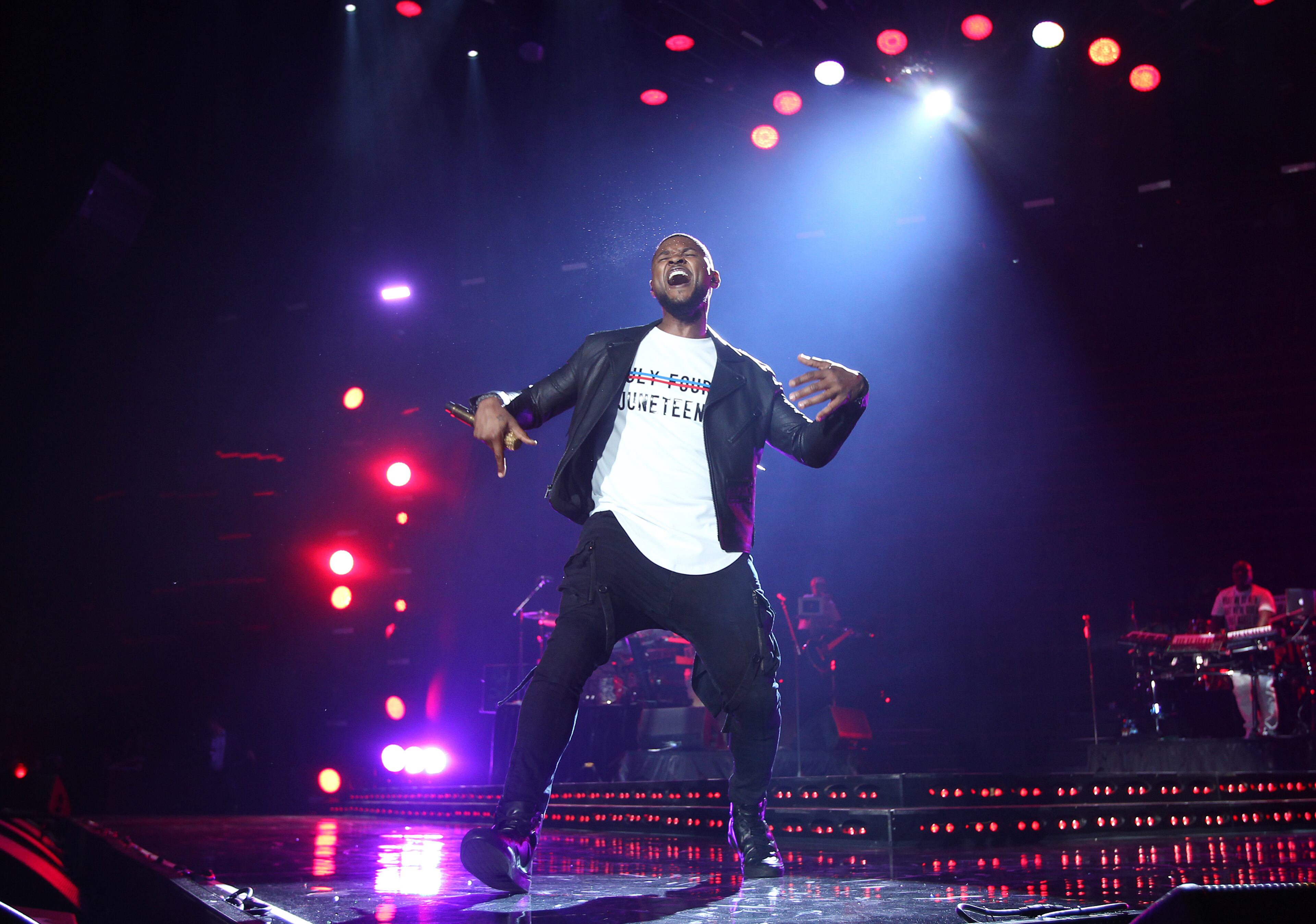 Usher performs at 2015 Essence Music Festival Concert at Superdome on Saturday, July 4, 2015 in New Orleans, LA. (Photo by Donald Traill/Invision/AP)