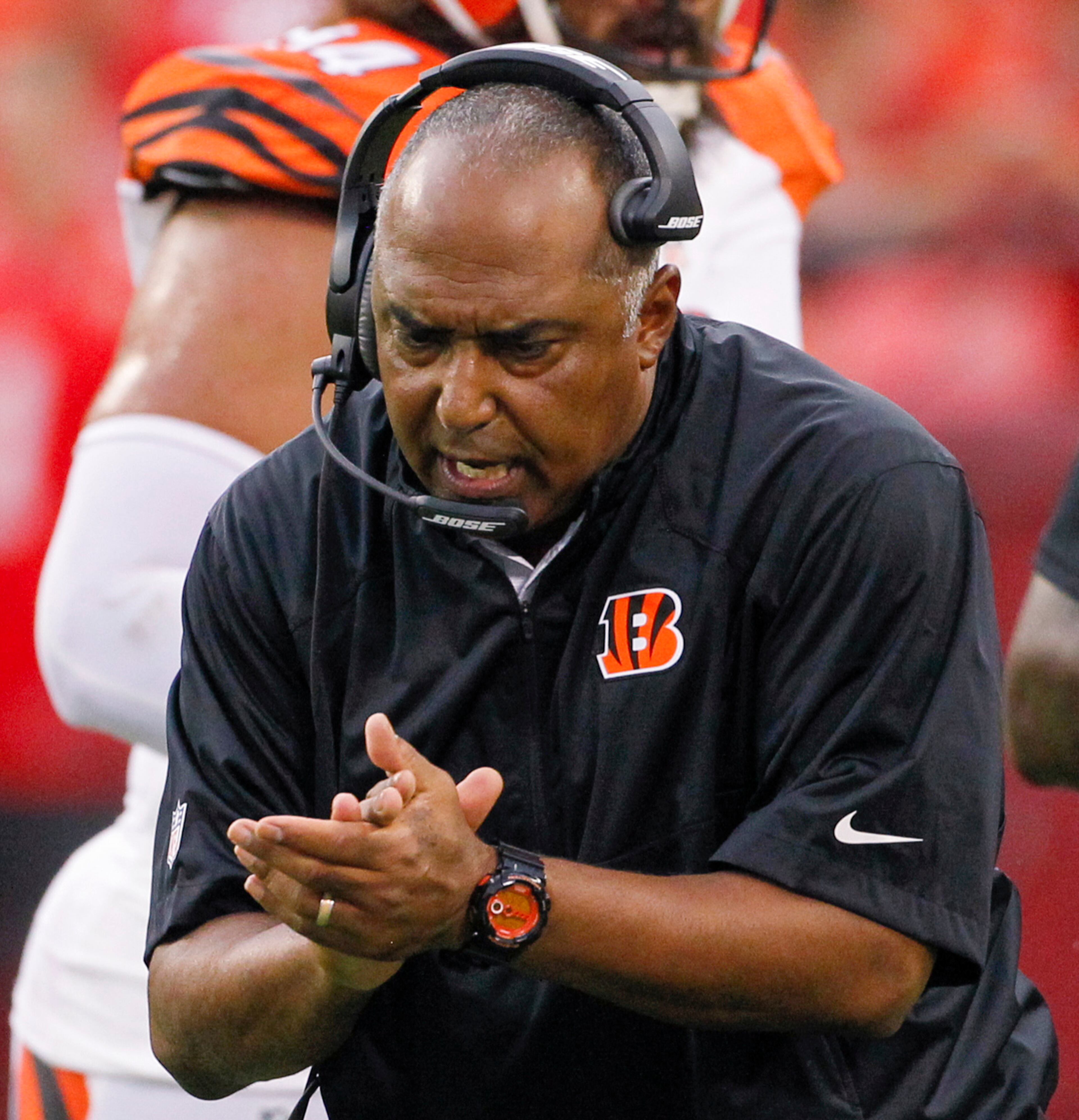 Cincinnati Bengals coach Marvin Lewis applauds during the first half of an NFL preseason football game against the Kansas City Chiefs on Thursday, Aug. 7, 2014, in Kansas City, Mo. (AP Photo/Colin E. Braley)