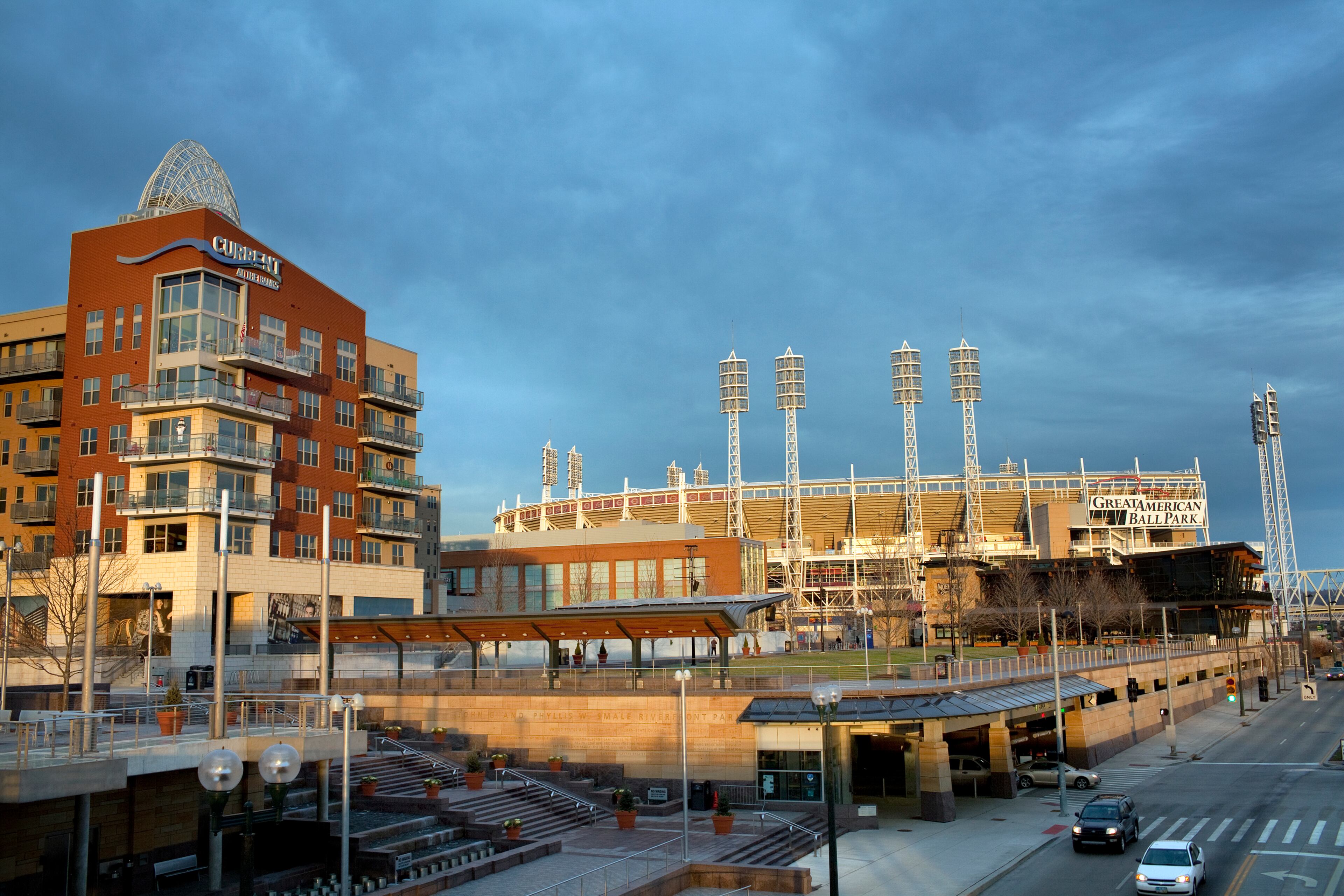 The Banks is in the heart of the Riverfront development in Cincinnati, Ohio and combines entertainment and residency at a convenient location between two professional sports teams stadiums: Paul Brown Stadium and Great American Ball Park. Plans to develop the area have been in the works for over a decade and will continue for several more years to fully expand the area to include a carousel, green space, boat docks and playgrounds. People are drawn to the area to attend Red's baseball games, tailgate before Bengals football games and concerts in the parks. There are several restaurants and bars in the area including Toby Keith's I love this Bar & Grill, Johnny Rockets, Ruth's Chris Steakhouse and Orange Leaf.
