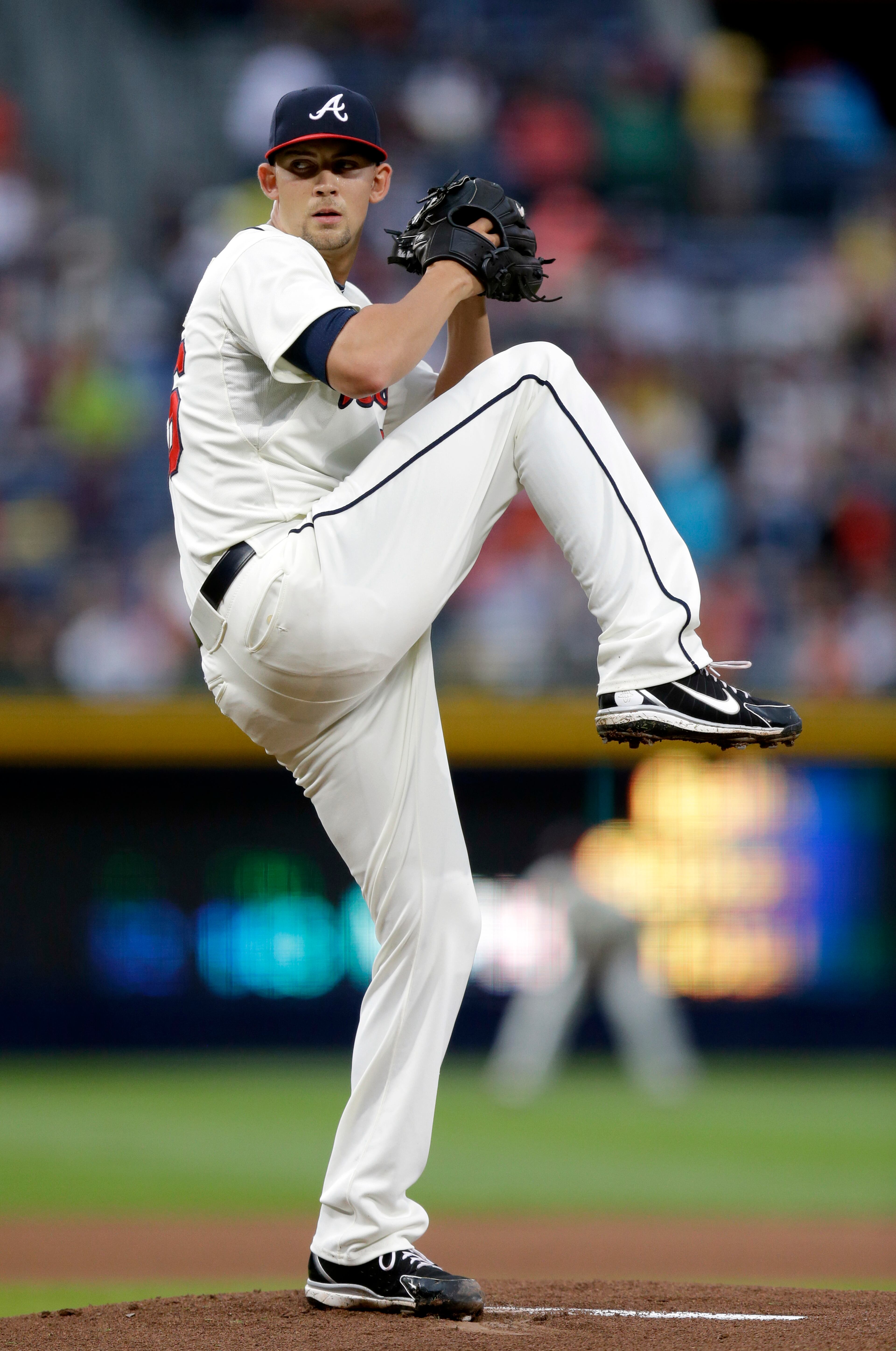 Atlanta Braves starting pitcher Mike Minor throws in the first inning of a baseball game against the Washington Nationals, Saturday, Aug. 17, 2013, in Atlanta. (AP Photo/David Goldman)