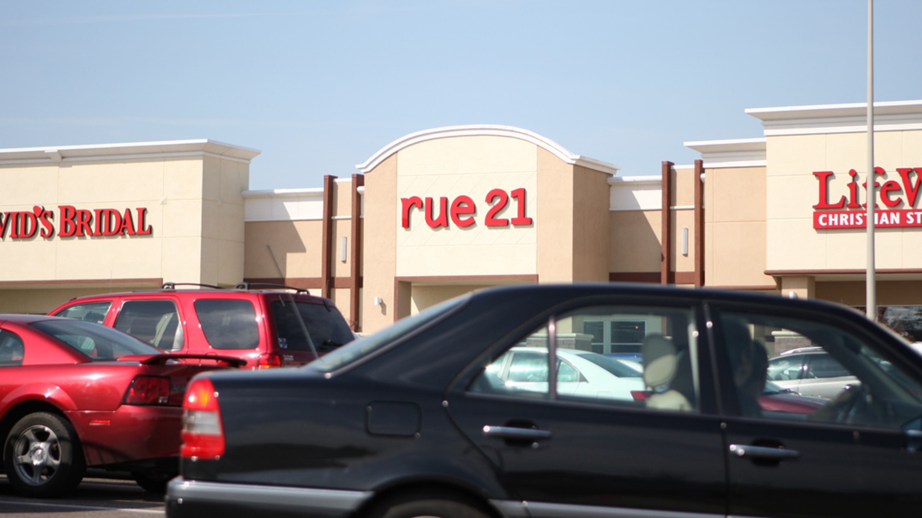 A rue21 storefront.