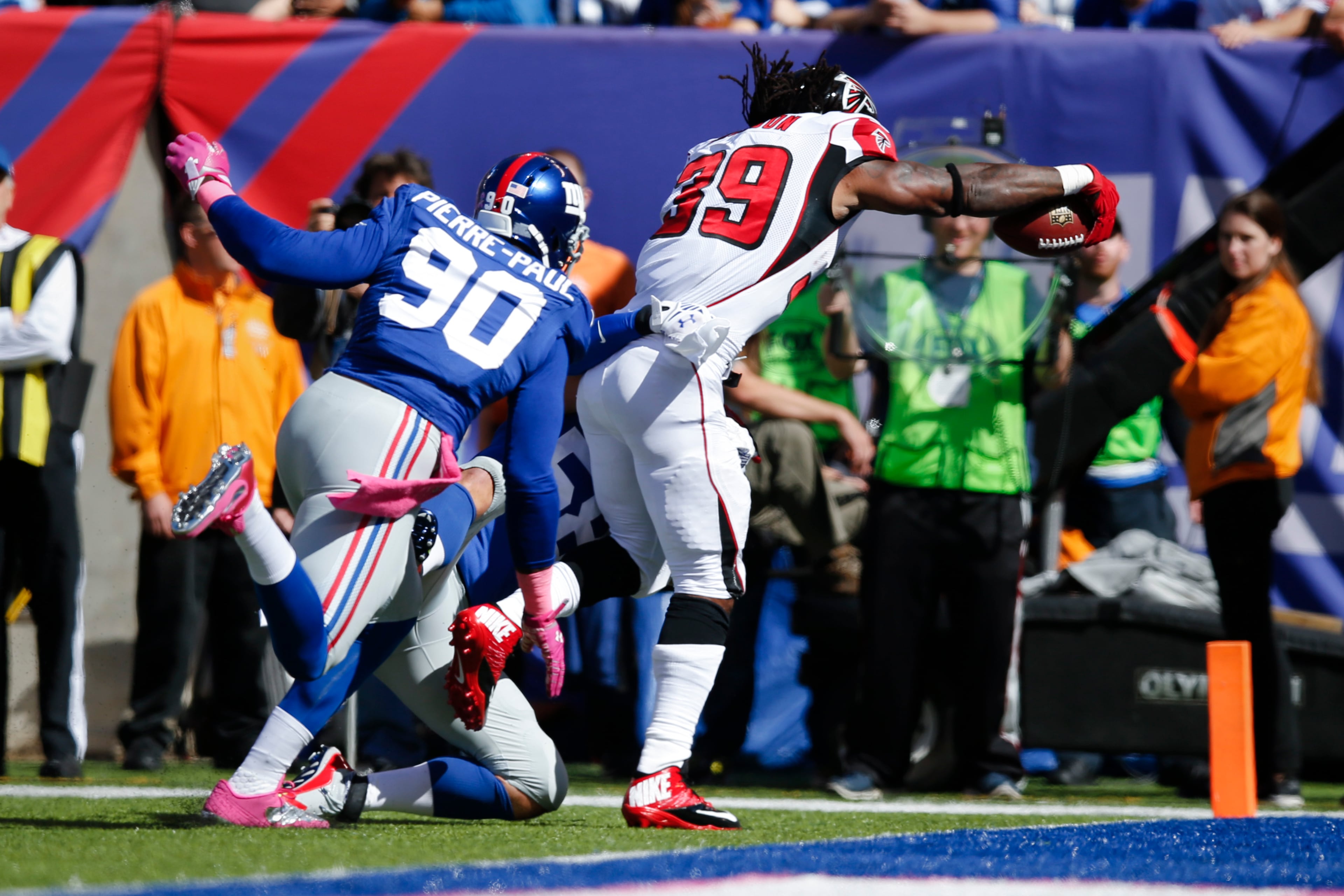 Atlanta Falcons running back Steven Jackson (39) scores on a touchdown run as New York Giants defensive end Jason Pierre-Paul (90) and middle linebacker Mark Herzlichand during the first half of an NFL football game, Sunday, Oct. 5, 2014, in East Rutherford, N.J. (AP Photo/Kathy Willens)