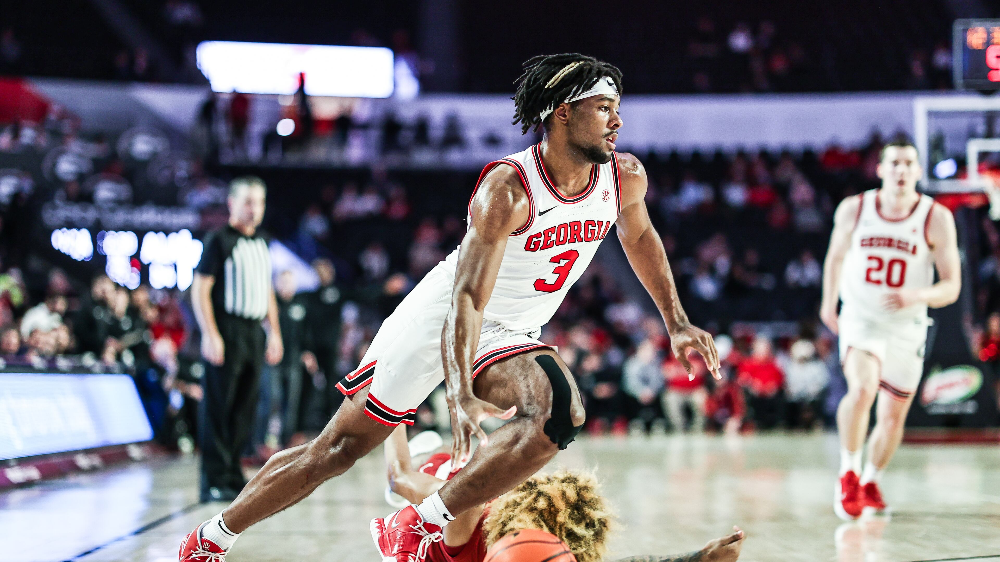 Georgia basketball player Kario Oquendo (3) drives the ball toward the basket against Alabama at Stegeman Coliseum in Athens on Tuesday, Jan. 25, 2022. (Photo by Mackenzie Miles)
