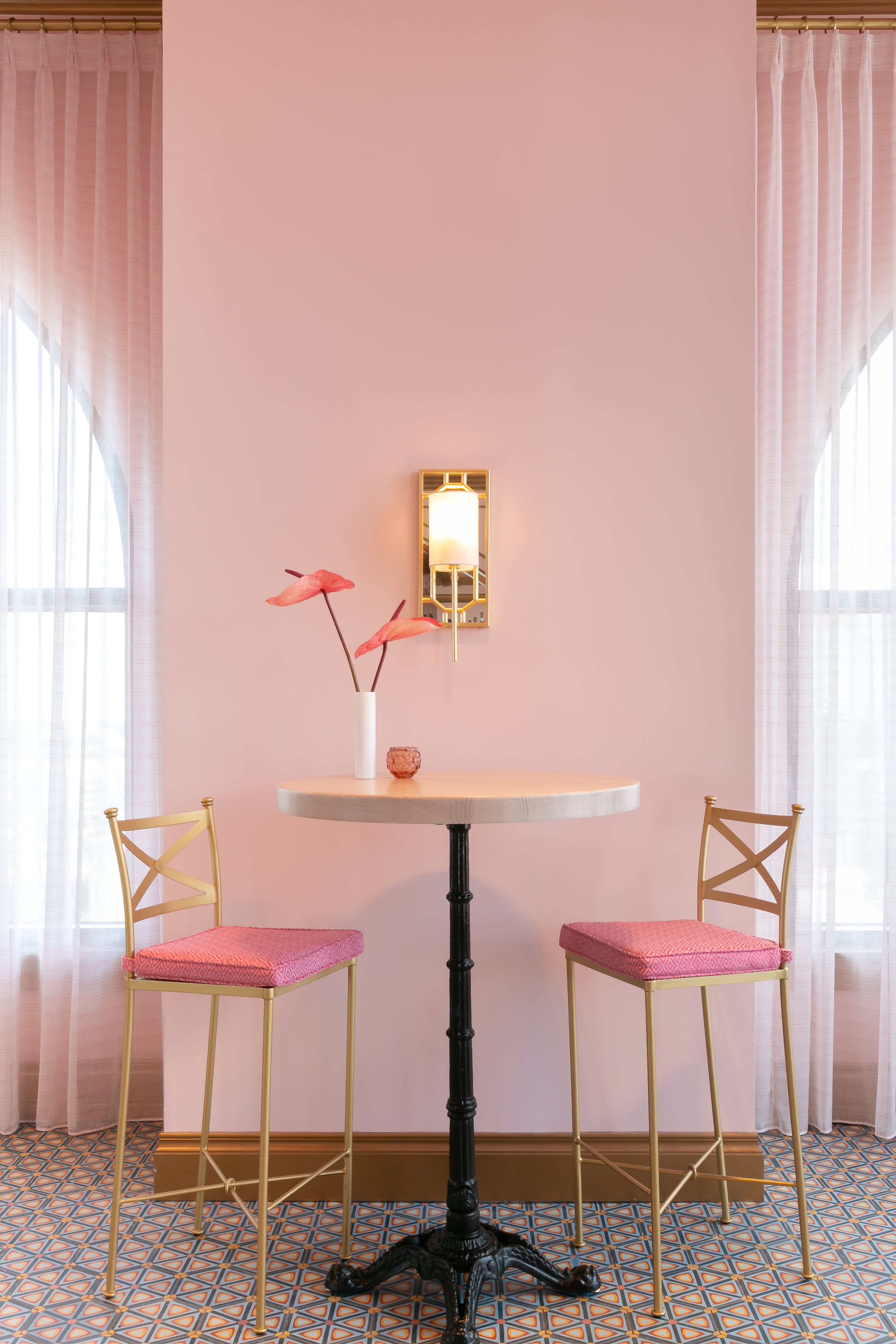 A new Dolly Parton-inspired rooftop bar in Nashville. The new spot sits atop The Graduate hotel in music city. Named in honor of a Parton album, White Limozeen, is now open to the public.