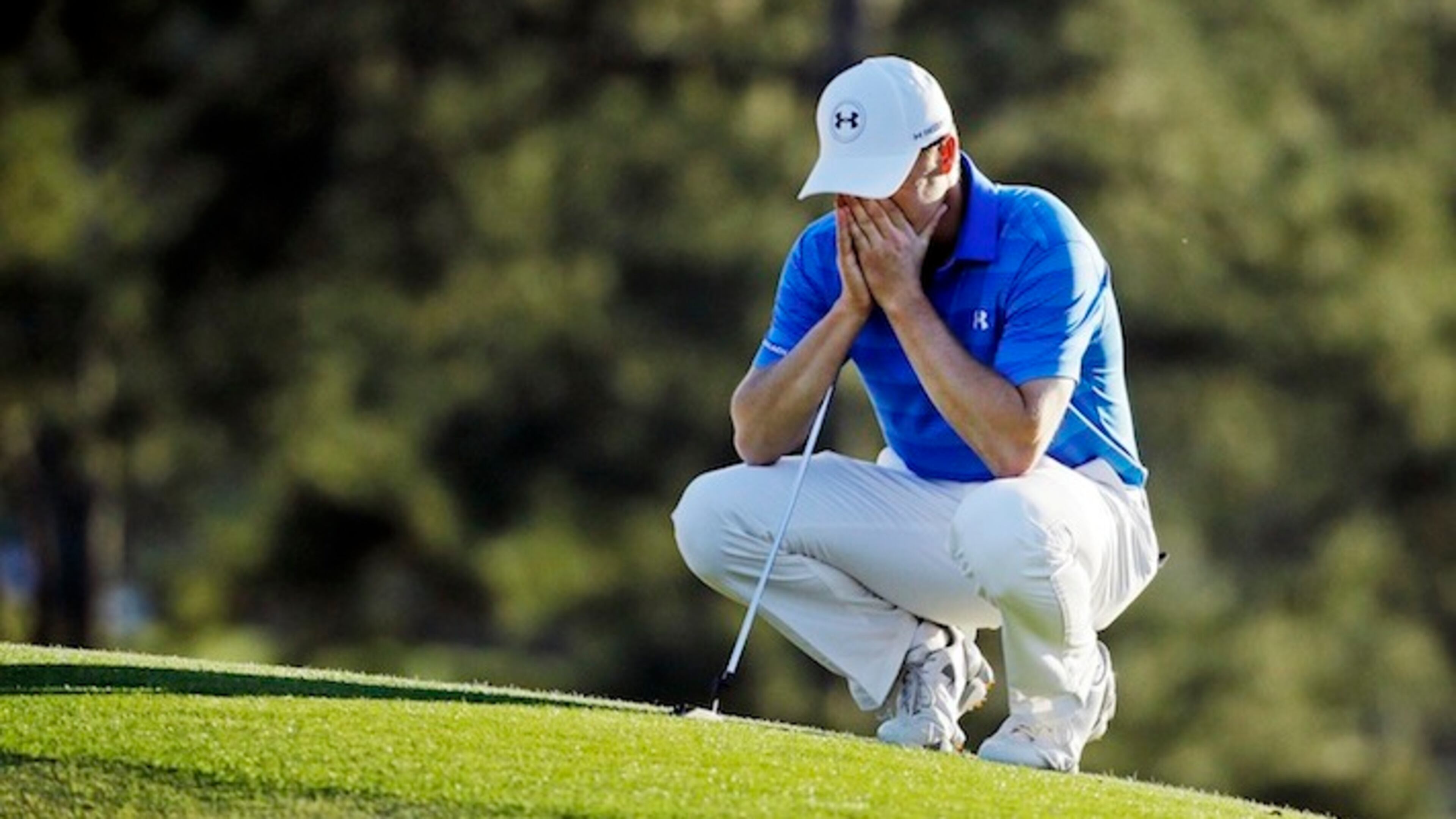 Jordan Spieth pauses on the 18th green before putting out during the final round of the Masters golf tournament Sunday, April 10, 2016, in Augusta, Ga. (AP Photo/Chris Carlson)