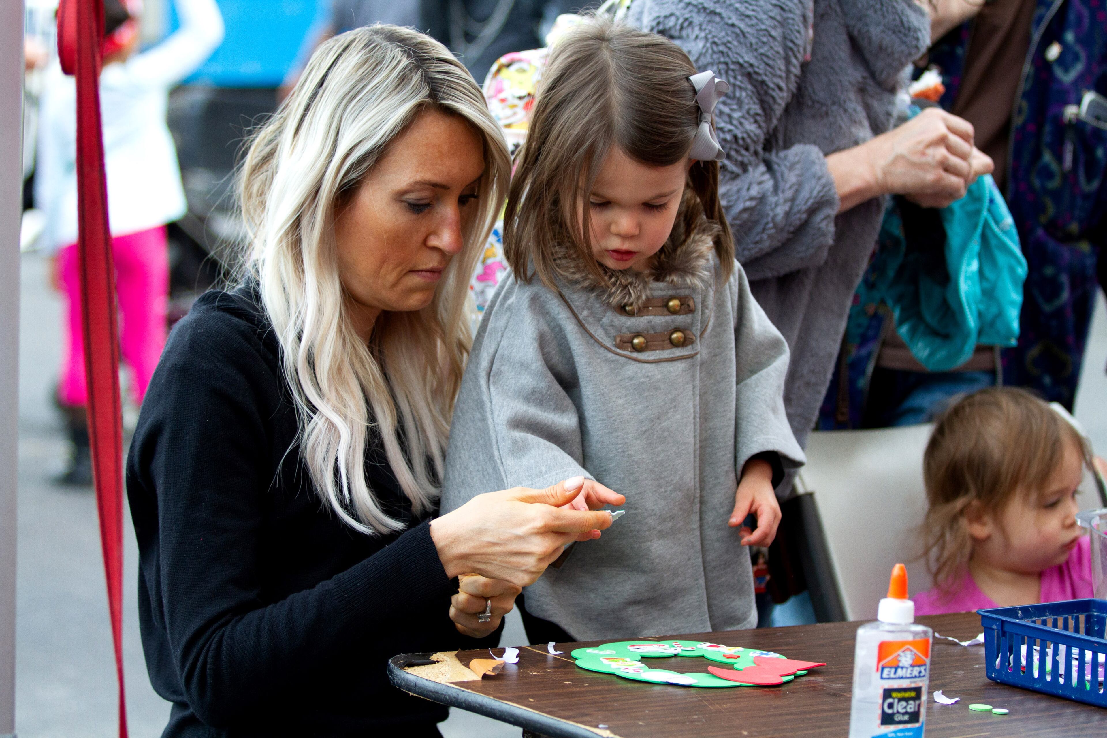 Sara Luksin and her daughter Isabelle, 3, make Christmas wreaths during the Light the Station 2018 holiday event Saturday, November 17, 2018, at Atlantic Station in Atlanta. (Photo: STEVE SCHAEFER / SPECIAL TO THE AJC)
