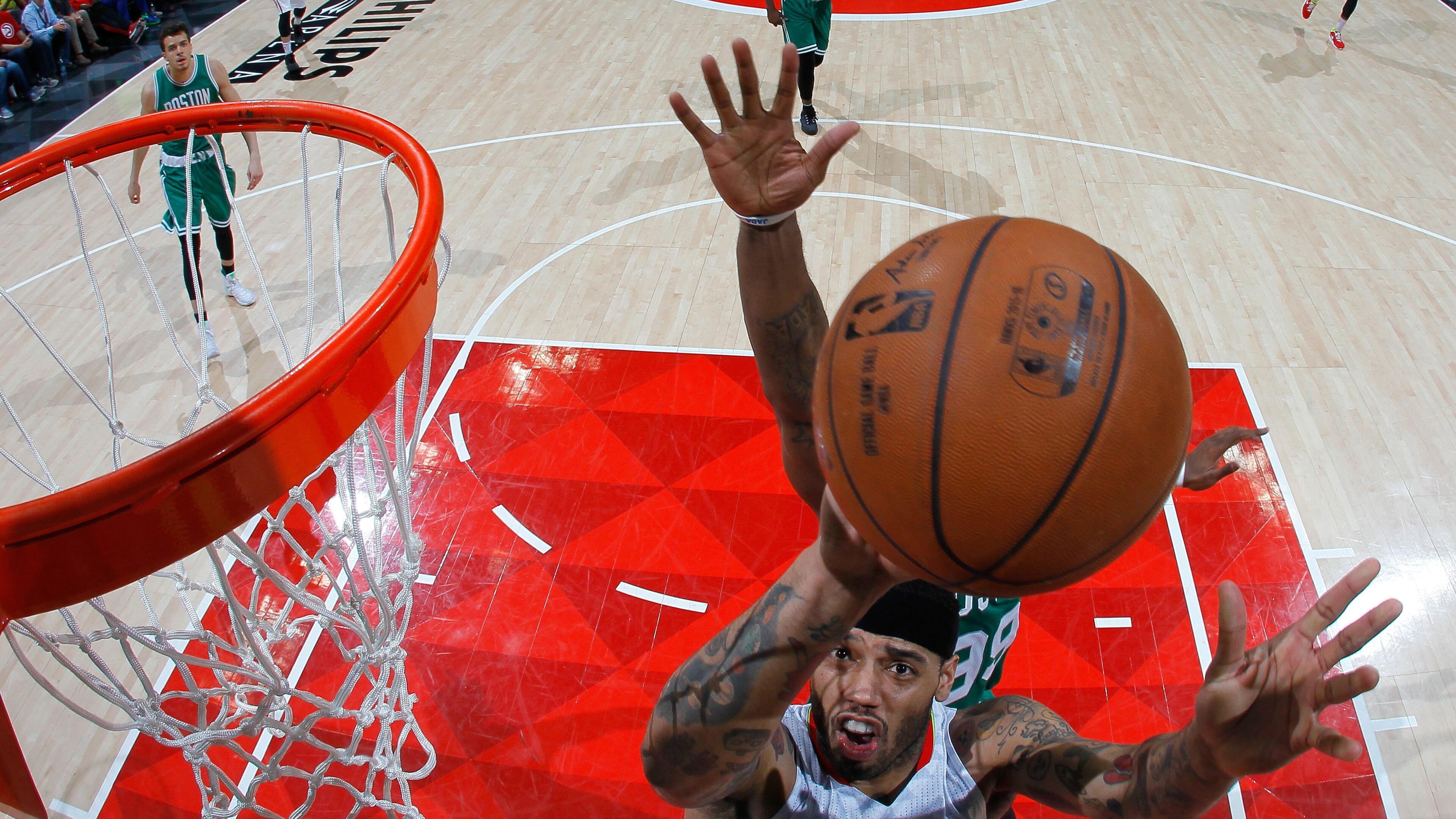 Mike Scott of the Atlanta Hawks battles under the basket against the Boston Celtics in Game Five of the Eastern Conference Quarterfinals during the 2016 NBA Playoffs at Philips Arena on April 26, 2016 in Atlanta, Georgia. (Photo by Kevin C. Cox/Getty Images)