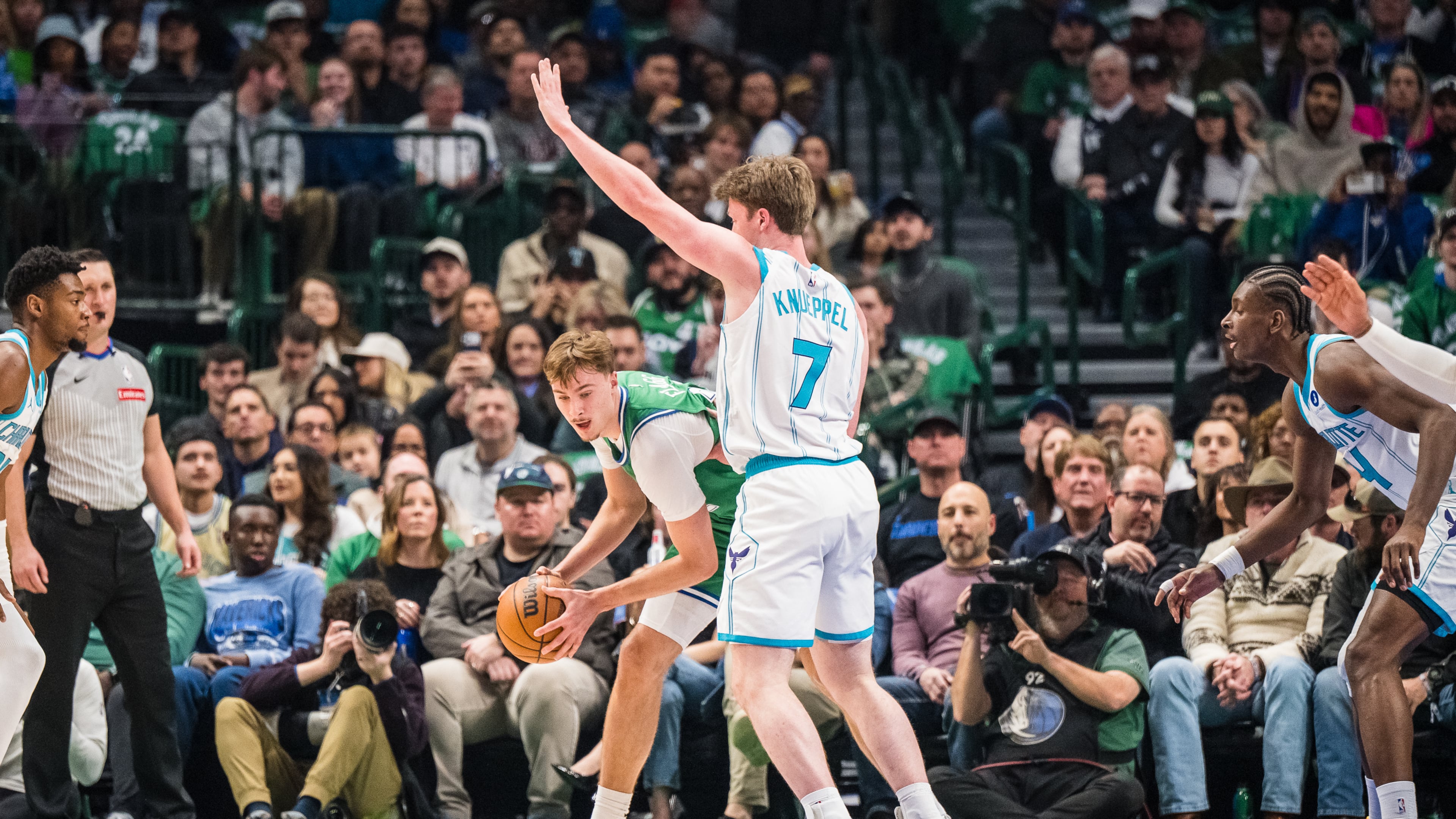 Charlotte Hornets guard Kon Knueppel (7) defends against Dallas Mavericks forward Cooper Flagg, center left, during an NBA basketball game, Thursday, Jan. 29, 2026, in Dallas. (AP Photo/Jessica Tobias)