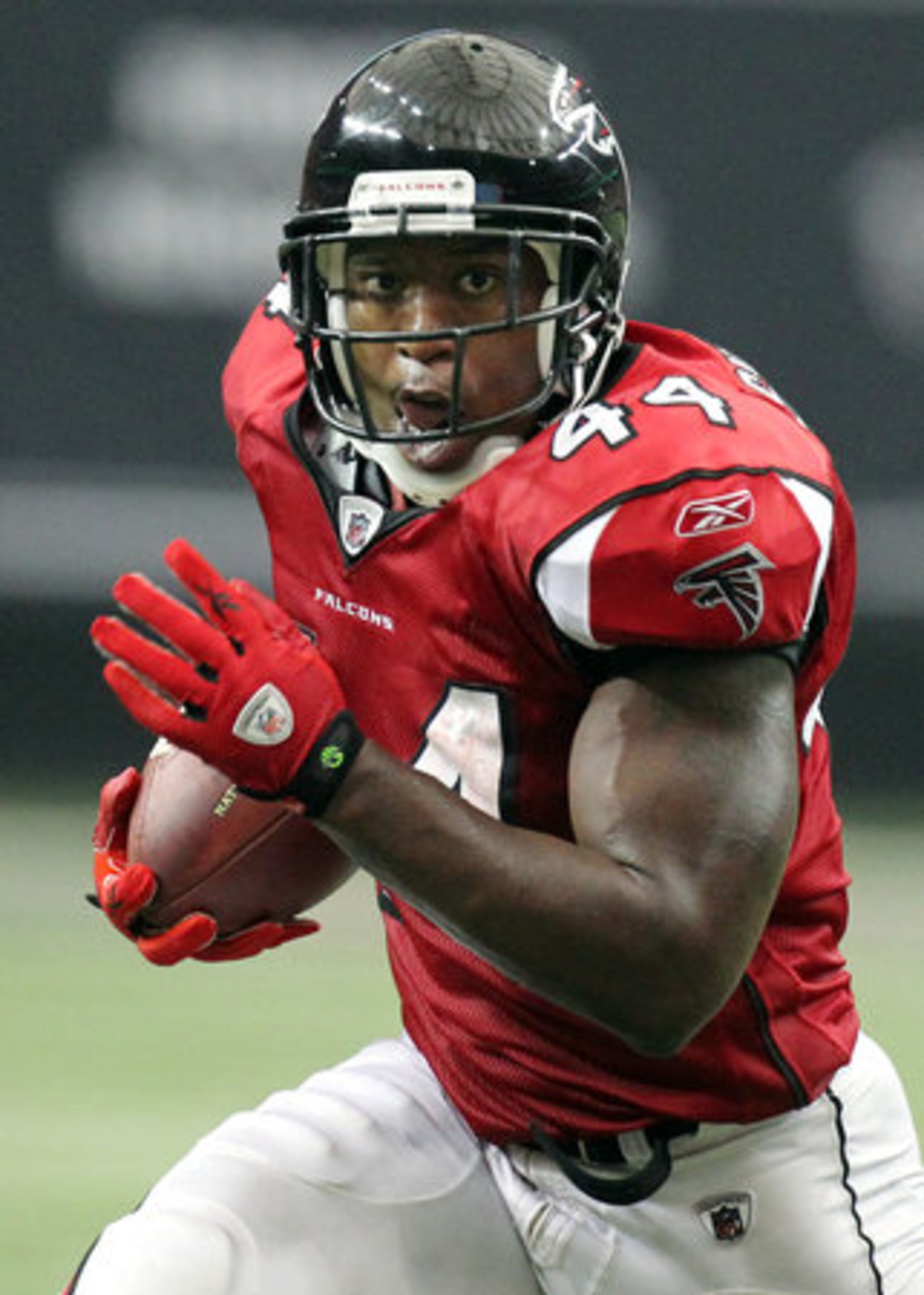 Jason Snelling, RB: Falcons' seventh-round pick in 2007 missed two games this season with a hamstring injury. In four seasons in Atlanta, he's averaged 4.1 yards per carry, amassing 1,042 rushing yards and 7 TDs. This season he's had 87 carries for 324 yards and 2 TDs.