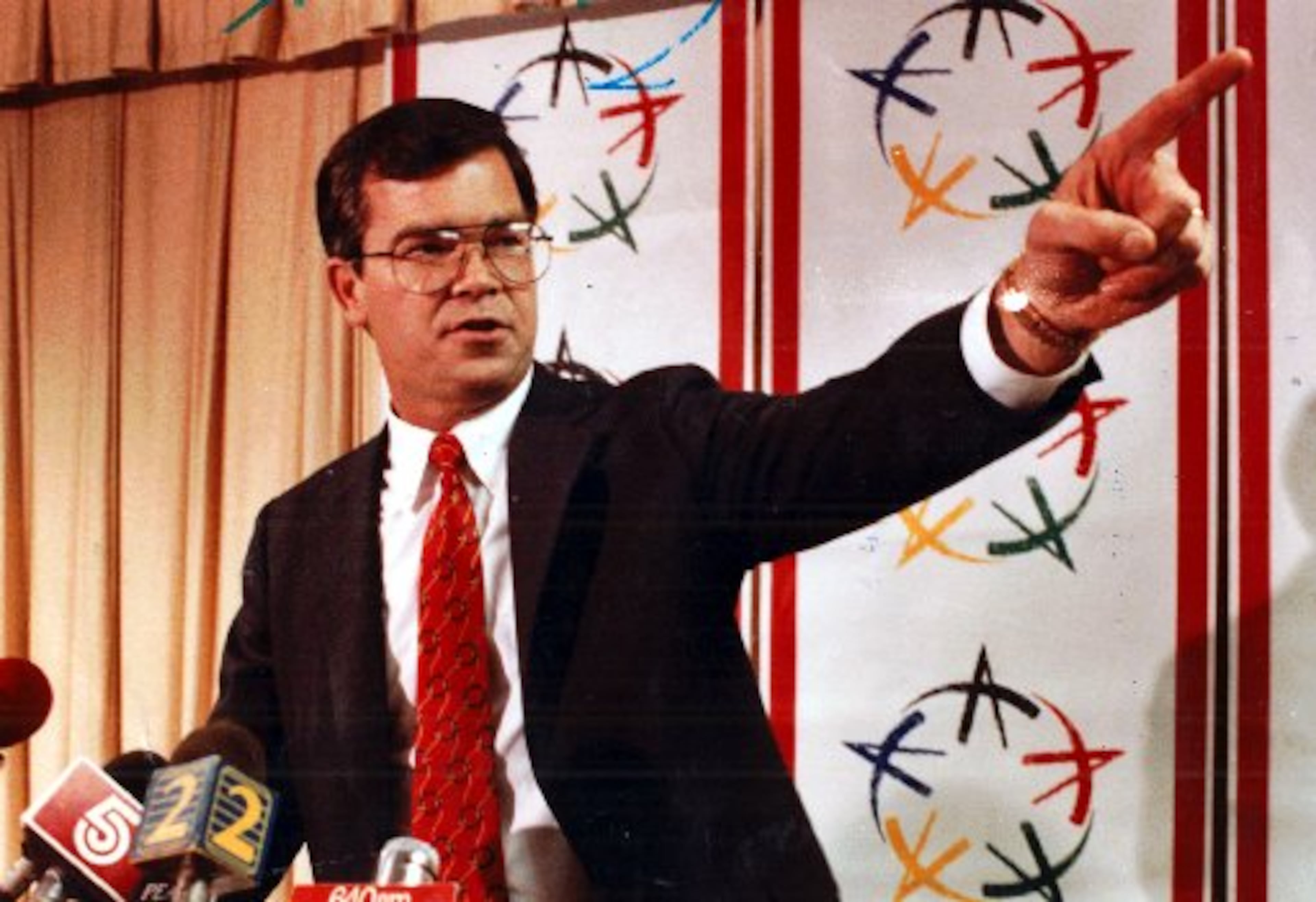 Billy Payne, president of the Atlanta Committee for the Olympic Games (ACOG), holds a press conference in 1990, the year Atlanta won the bid to host the 1996 Olympics. AJC file photo.