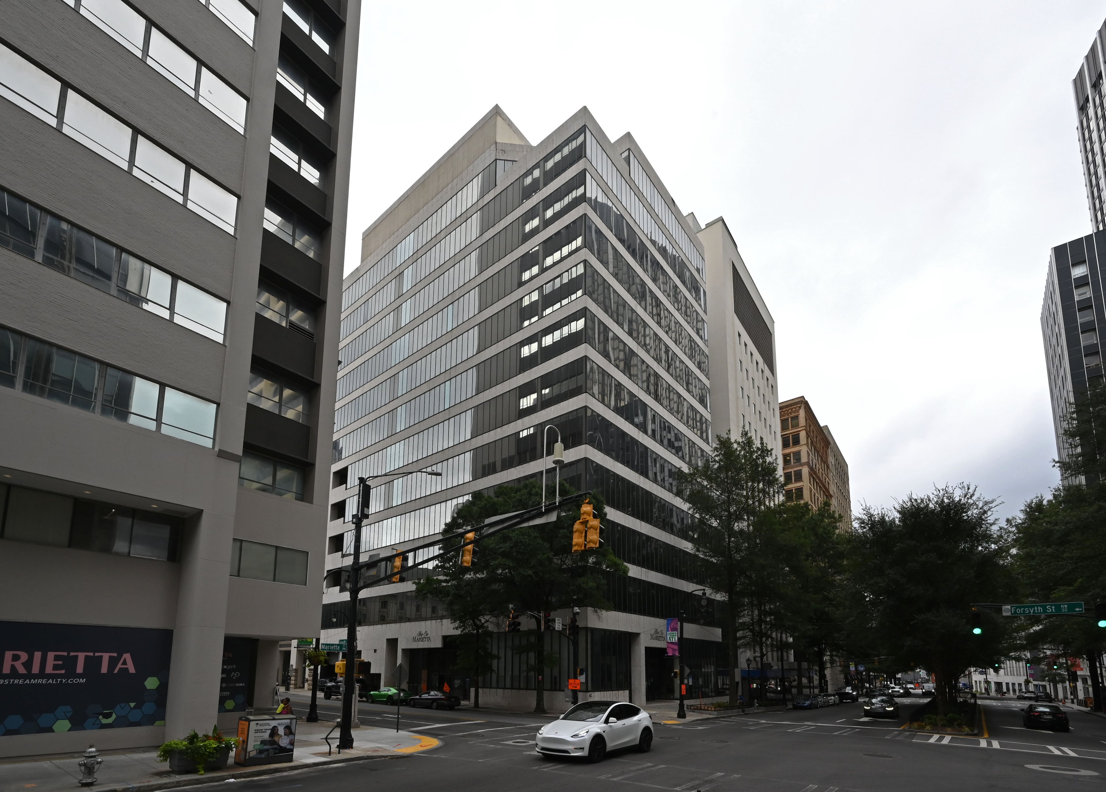 A street view of 41 Marietta St. NW, an empty office building that went through foreclosure in 2024 amid a residential conversion. A city-backed nonprofit and developer Aramar Investments have picked up the effort. (Hyosub Shin/AJC)
