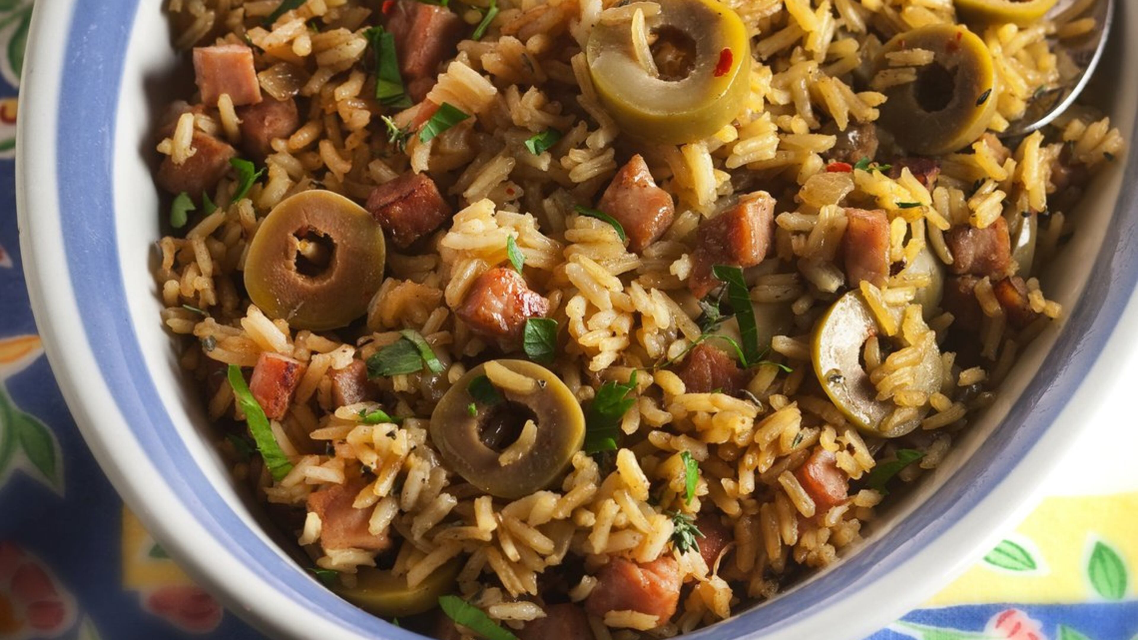 Ham-it-up skillet updates a 1960s convenience foods recipe with flavor from vermouth, Dijon mustard, thyme and bay leaf. (Bill Hogan/Chicago Tribune/TNS)
