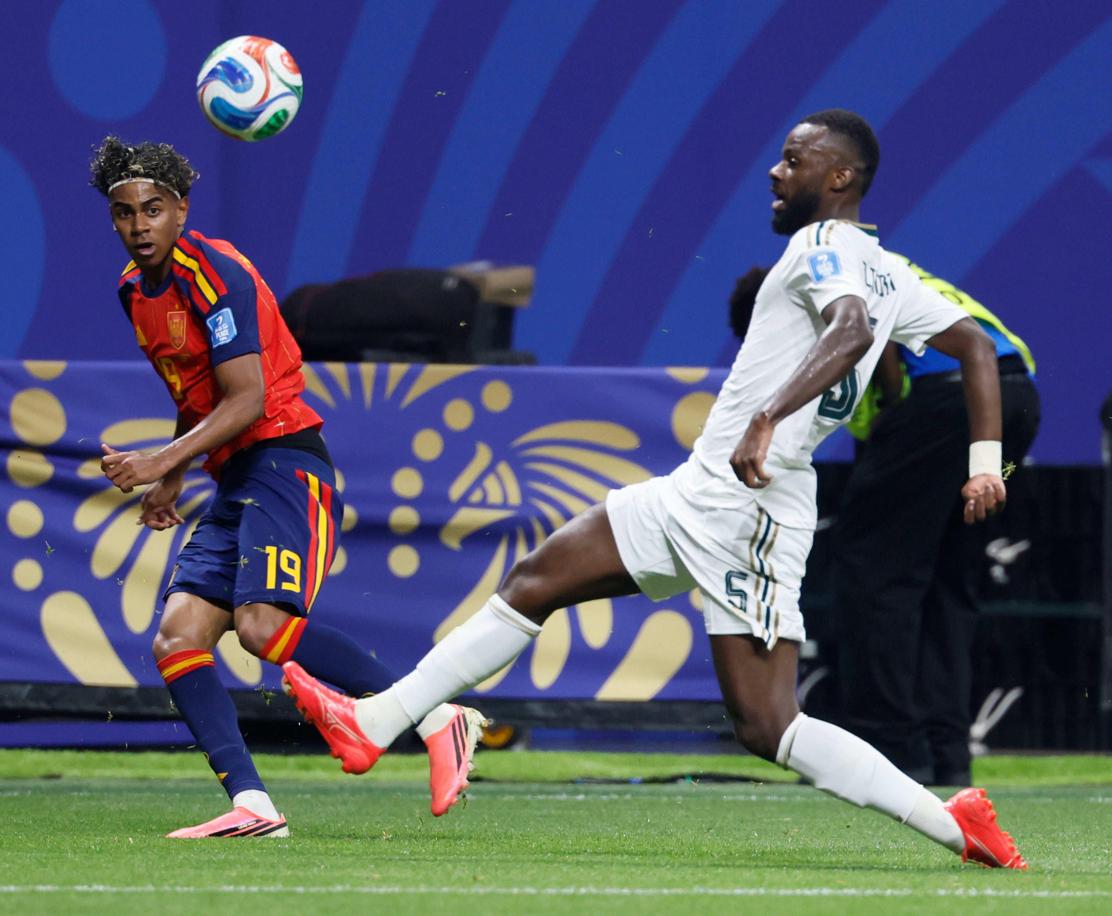 Saudi Arabia's Hassan Al-Tambakti (right) controls the ball past Spain's Lamine Yamal during the first half of the Spain vs. Saudi Arabia World Cup match Sunday, June 21, 2026, at Atlanta Stadium. (Miguel Martinez/AJC)