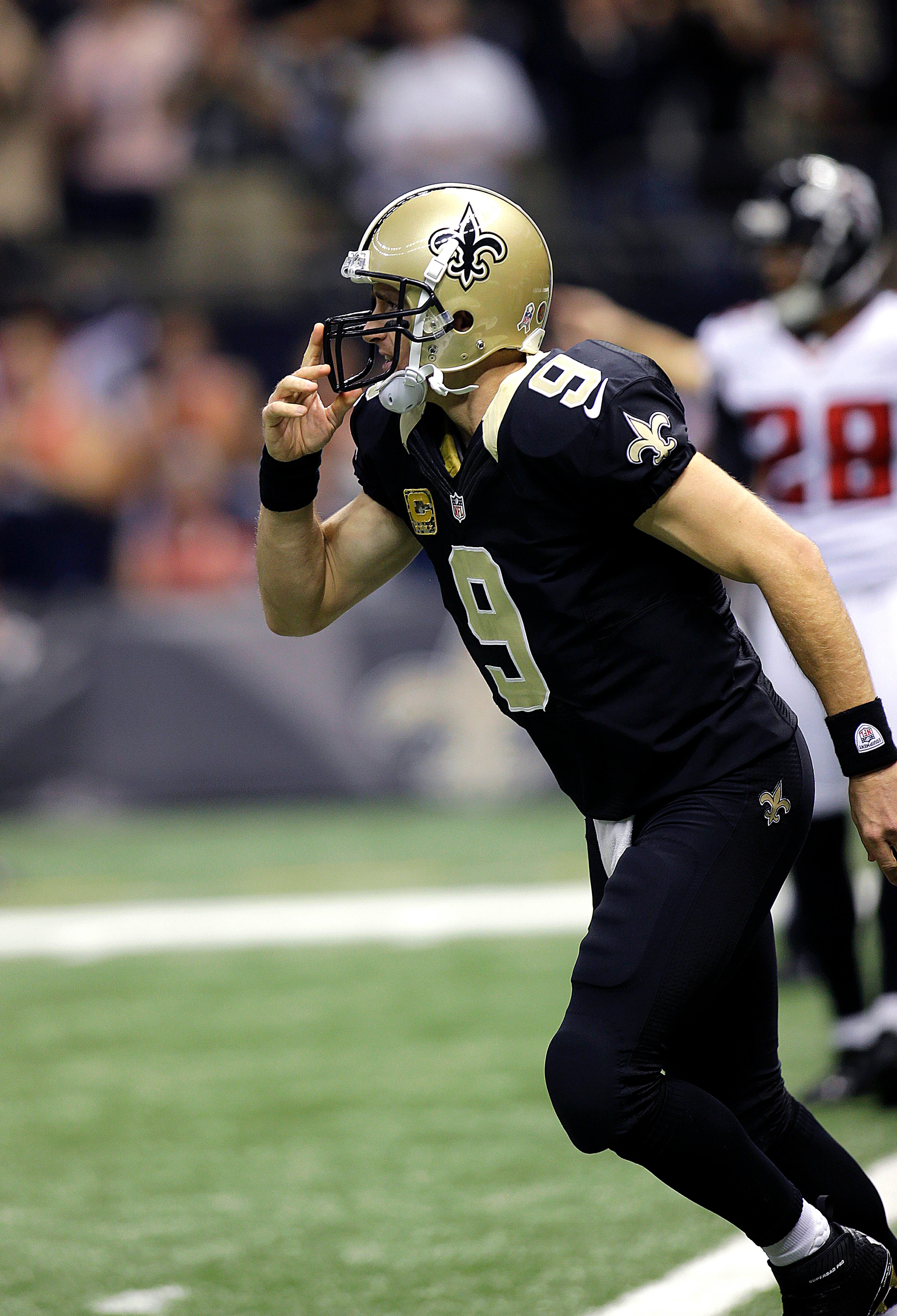 New Orleans Saints quarterback Drew Brees (9) celebrates his touchdown pass in the first half an NFL football game against the Atlanta Falcons at the Mercedes-Benz Superdome in New Orleans, Sunday, Nov. 11, 2012. (AP Photo/Bill Haber)