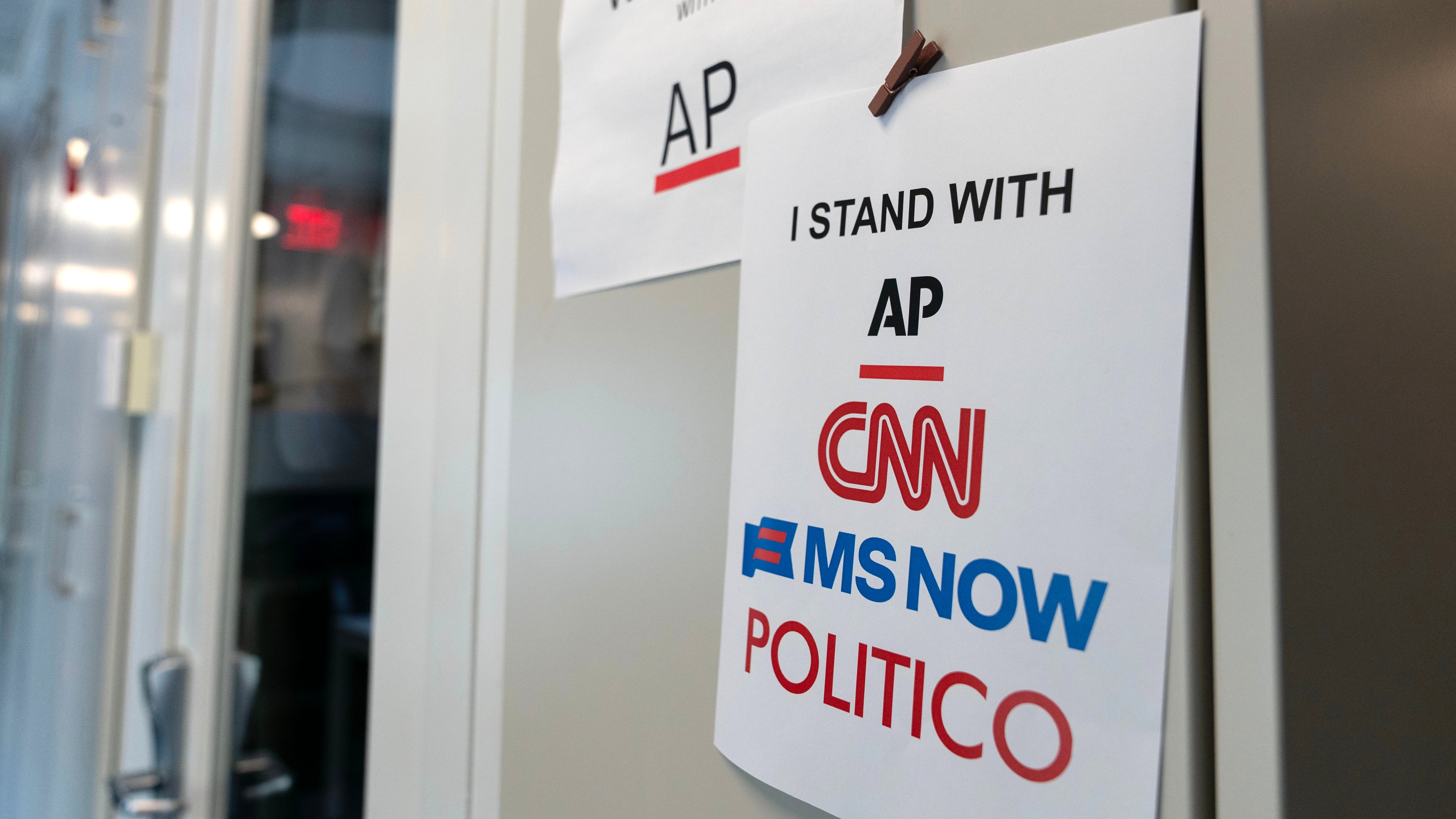 A sign in support of news outlets is seen at the White House press room, Sept. 19, 2026, in Washington. (AP Photo/Jose Luis Magana)
