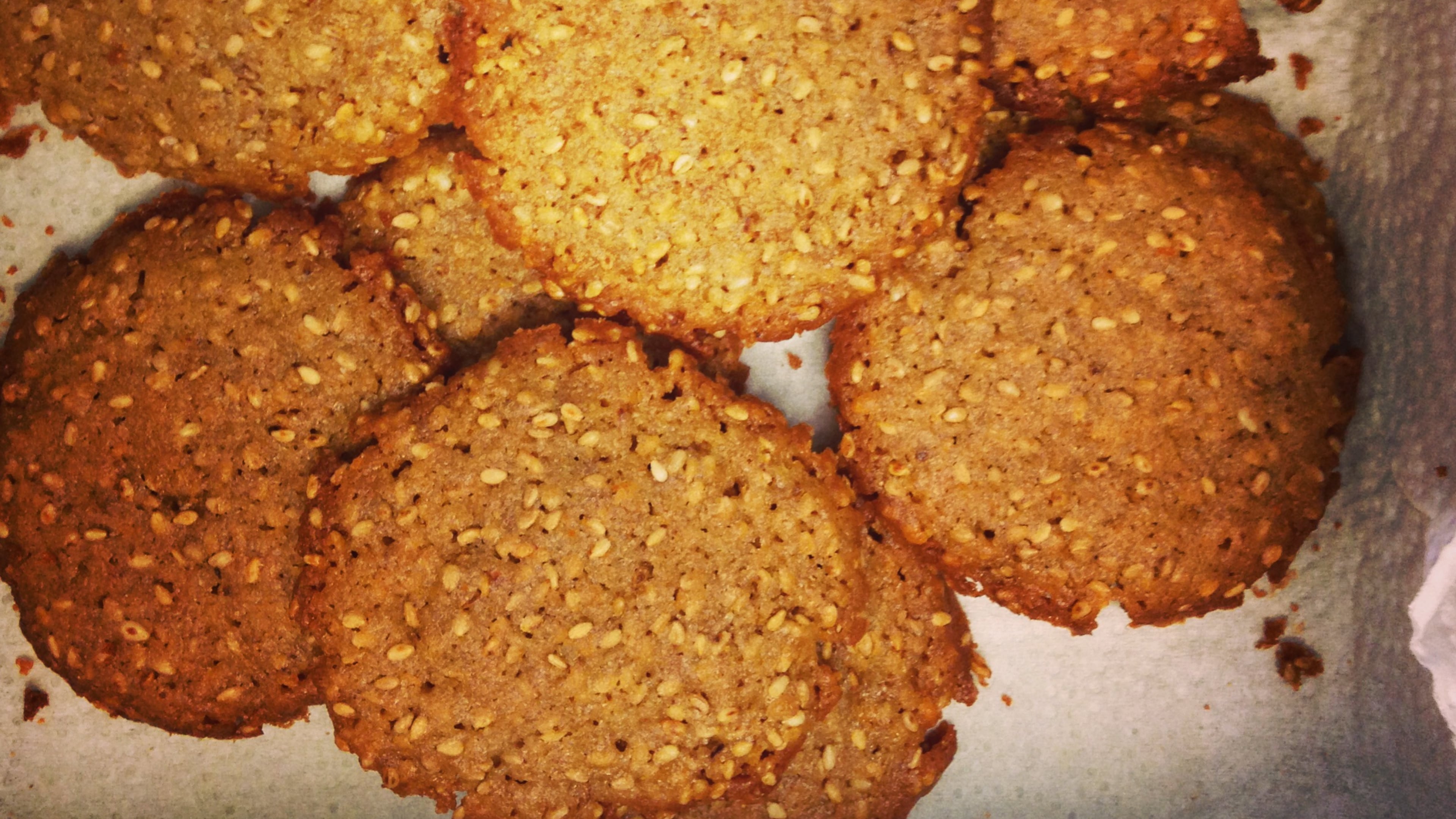 Healthy sesame cookies are a good alternative to fat- and sugar-laden desserts.