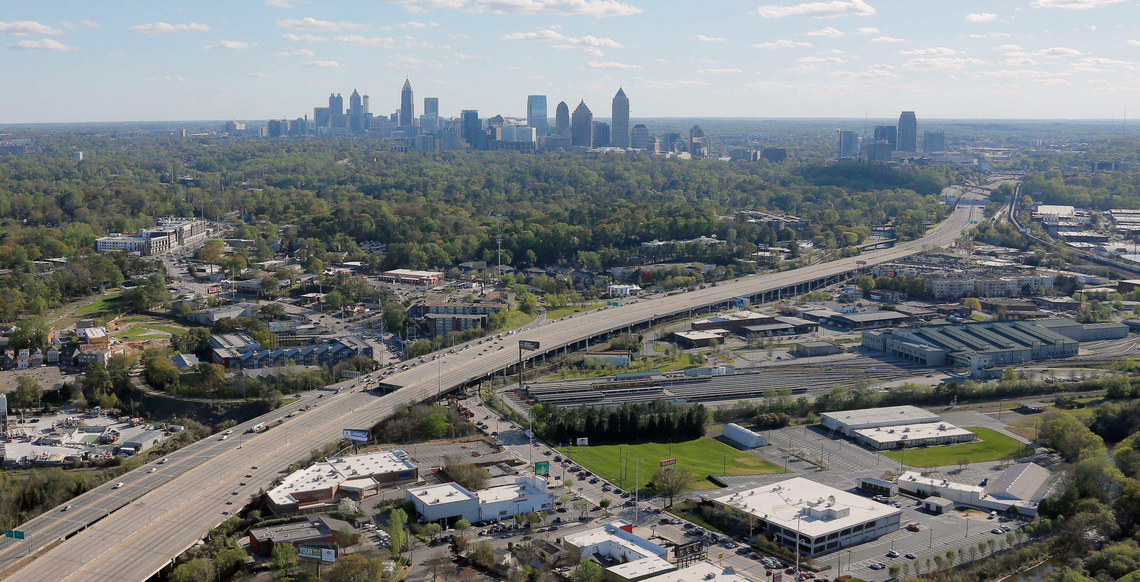 Mar. 31, 2017 - Atlanta - I-85 at rush hour looking south toward downtown over the collapsed section. The Braves open their new stadium the day after a massive fire destroyed a section of I-85 in downtown Atlanta. BOB ANDRES /BANDRES@AJC.COM