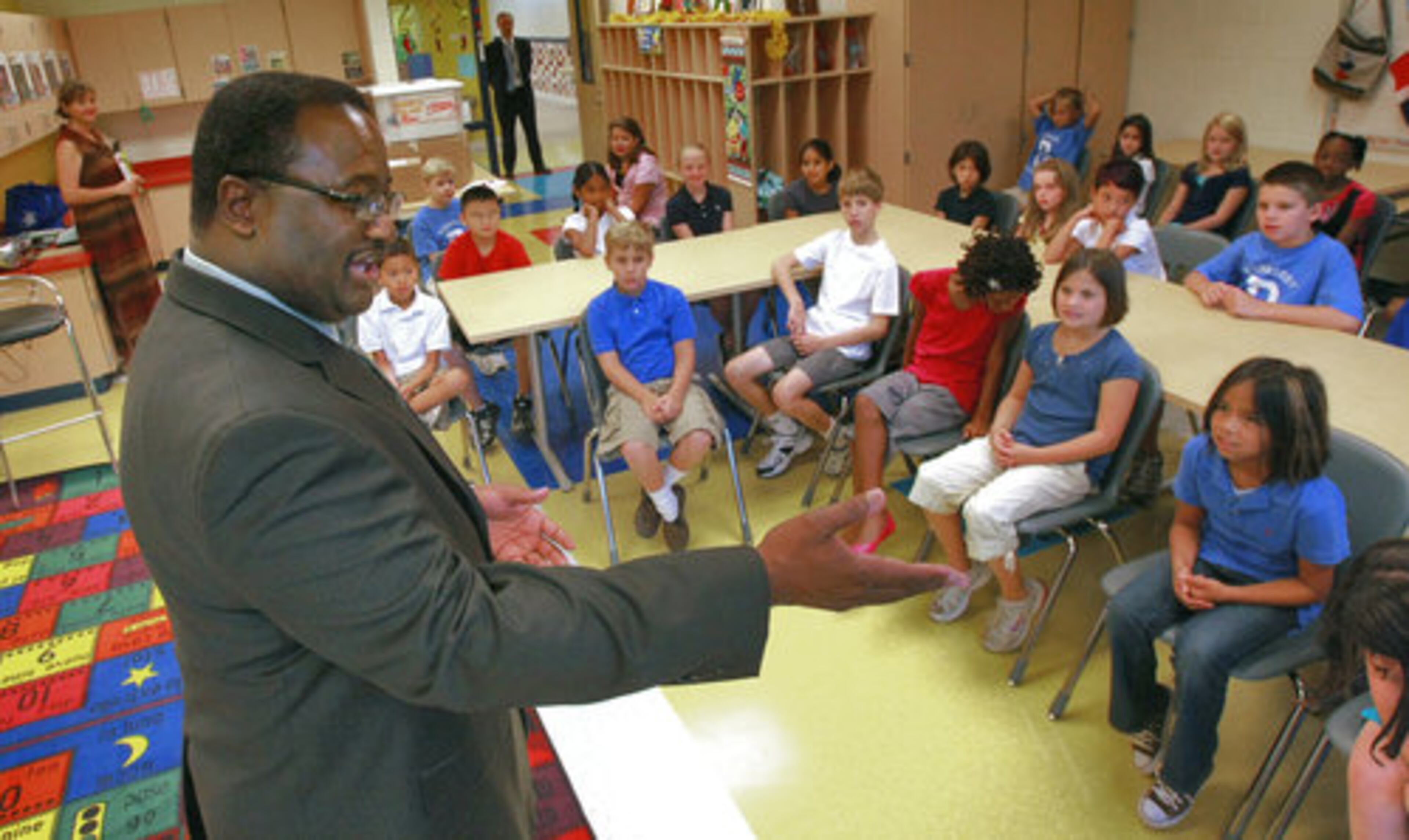 DeKalb County Superintendent Crawford Lewis addresses Charlotte Davis' 4th grade Spanish class Monday.