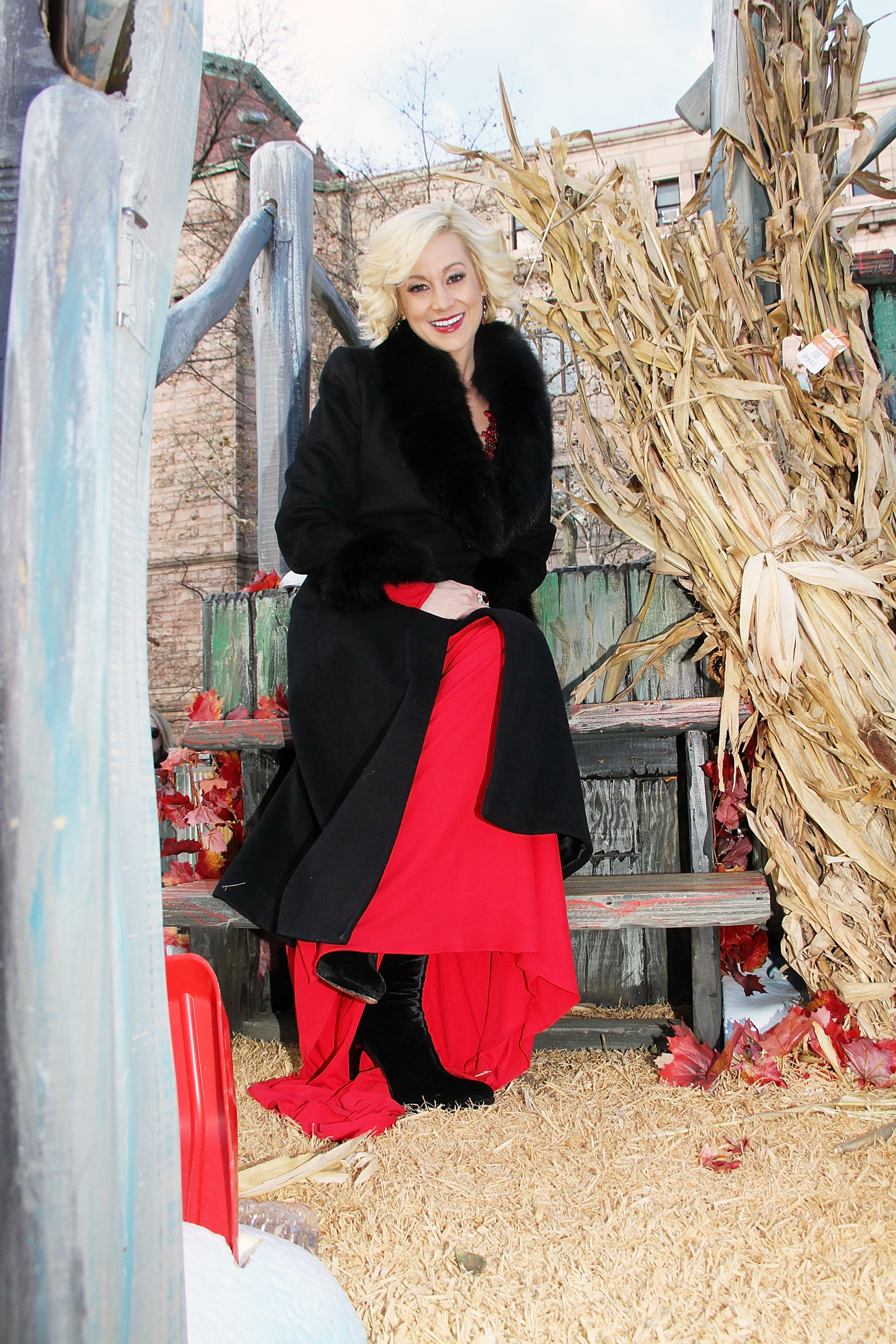 NEW YORK, NY - NOVEMBER 28: Kellie Pickler attends the 87th Annual Macy's Thanksgiving Day Parade on November 28, 2013 in New York City. (Photo by Laura Cavanaugh/Getty Images)