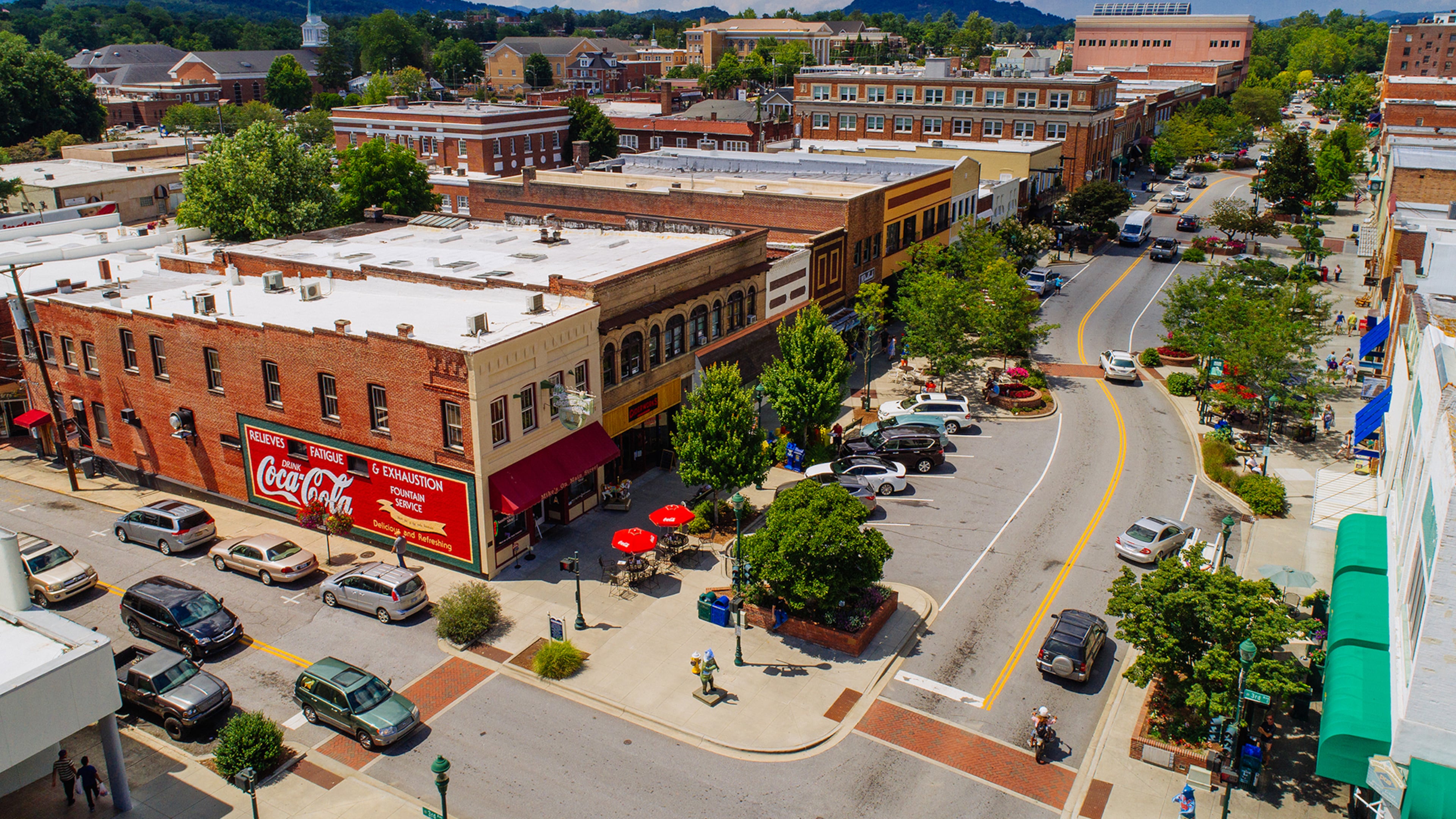 Main Street in Hendersonville, North Carolina, is a pedestrian-friendly thoroughfare lined with shops, restaurants and more.
(Courtesy of Sam Dean)