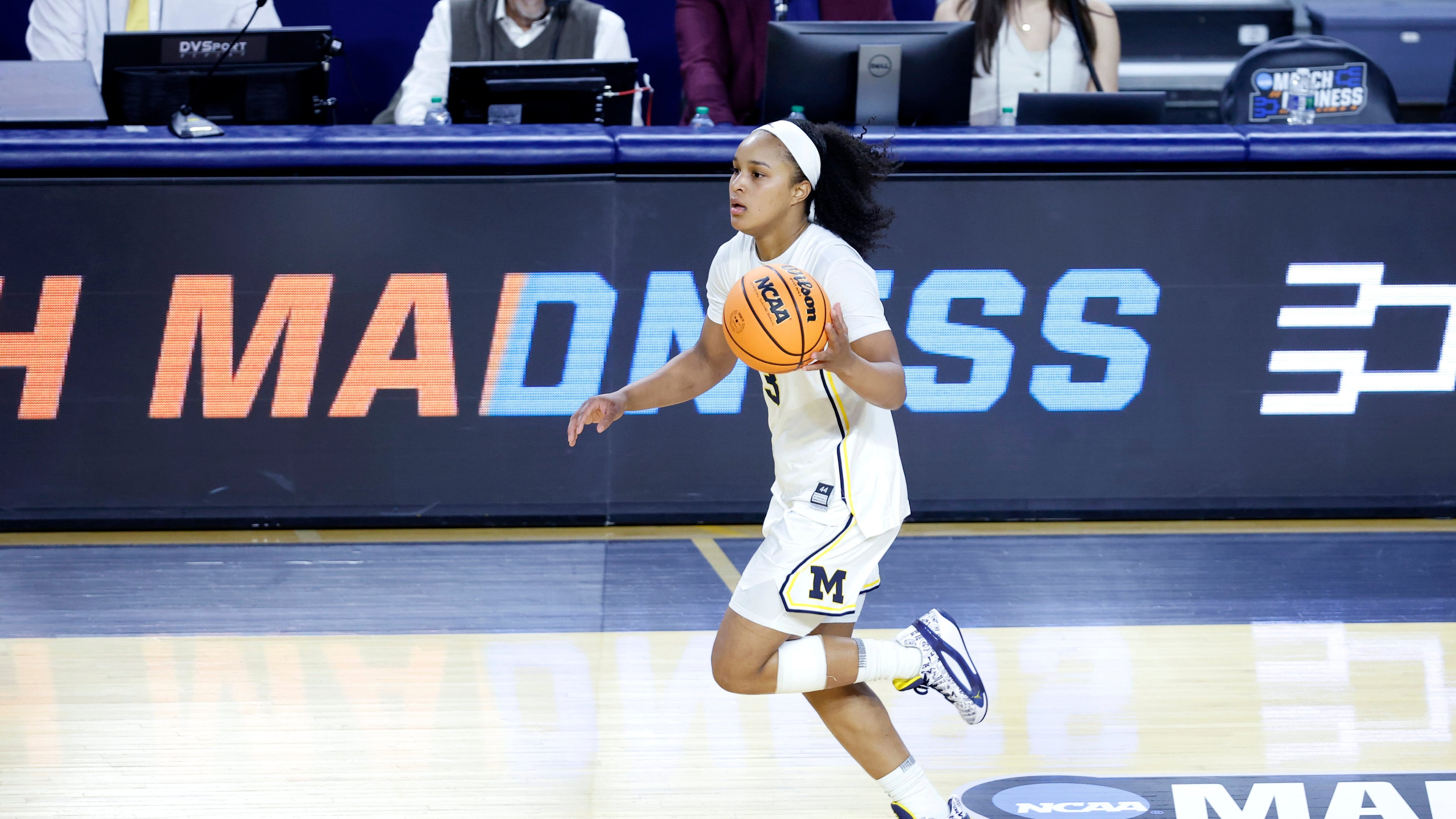 Michigan guard Mila Holloway brings the ball upcourt against Holy Cross during the second half in the first round of the NCAA college basketball tournament, Friday, March 20, 2026, in Ann Arbor, Mich. (AP Photo/Al Goldis)