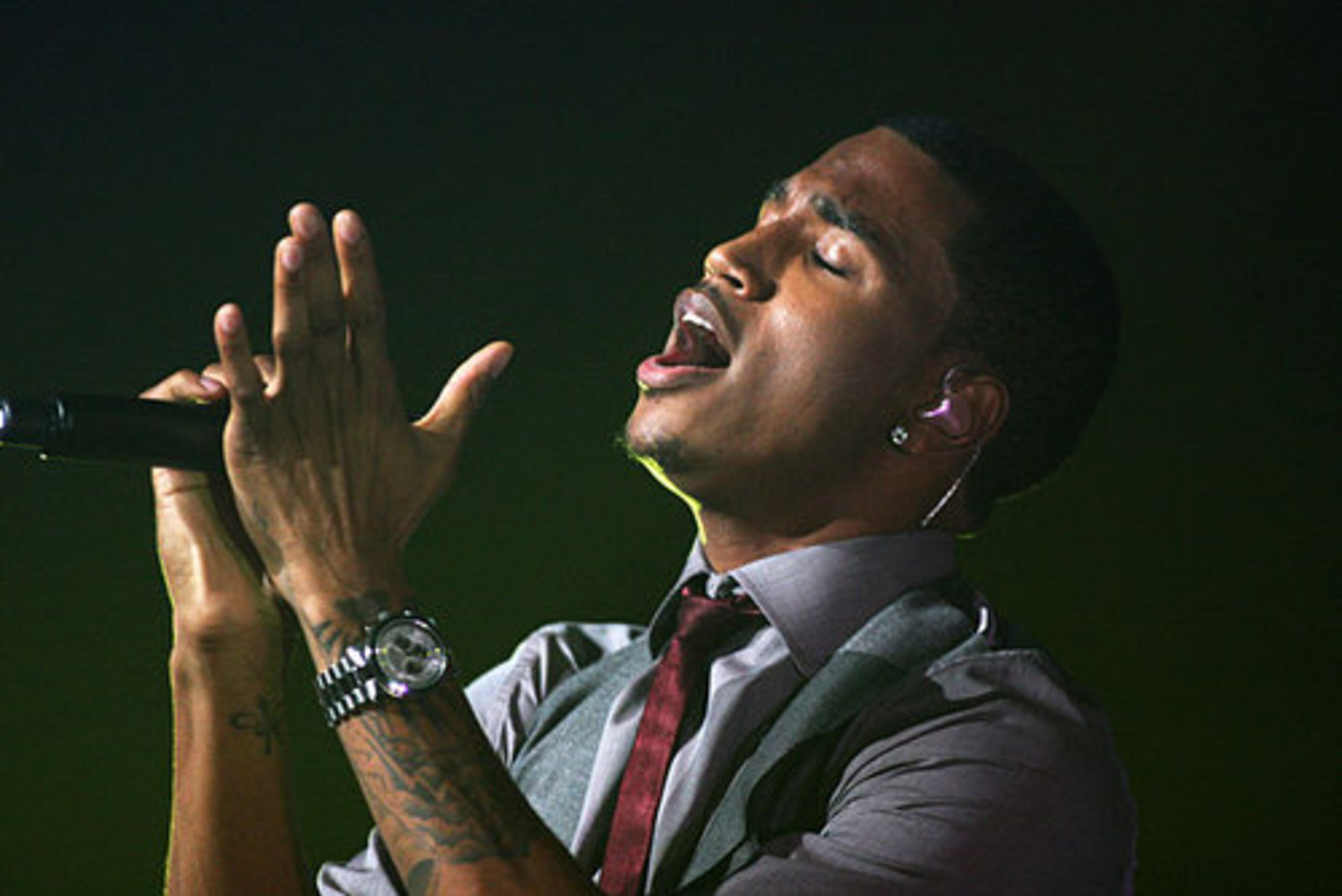 Trey Songz performs "I Invented Sex." Trey Songz and Monica headlined an evening of R&B at the sold out Fabulous Fox Theatre Friday night.