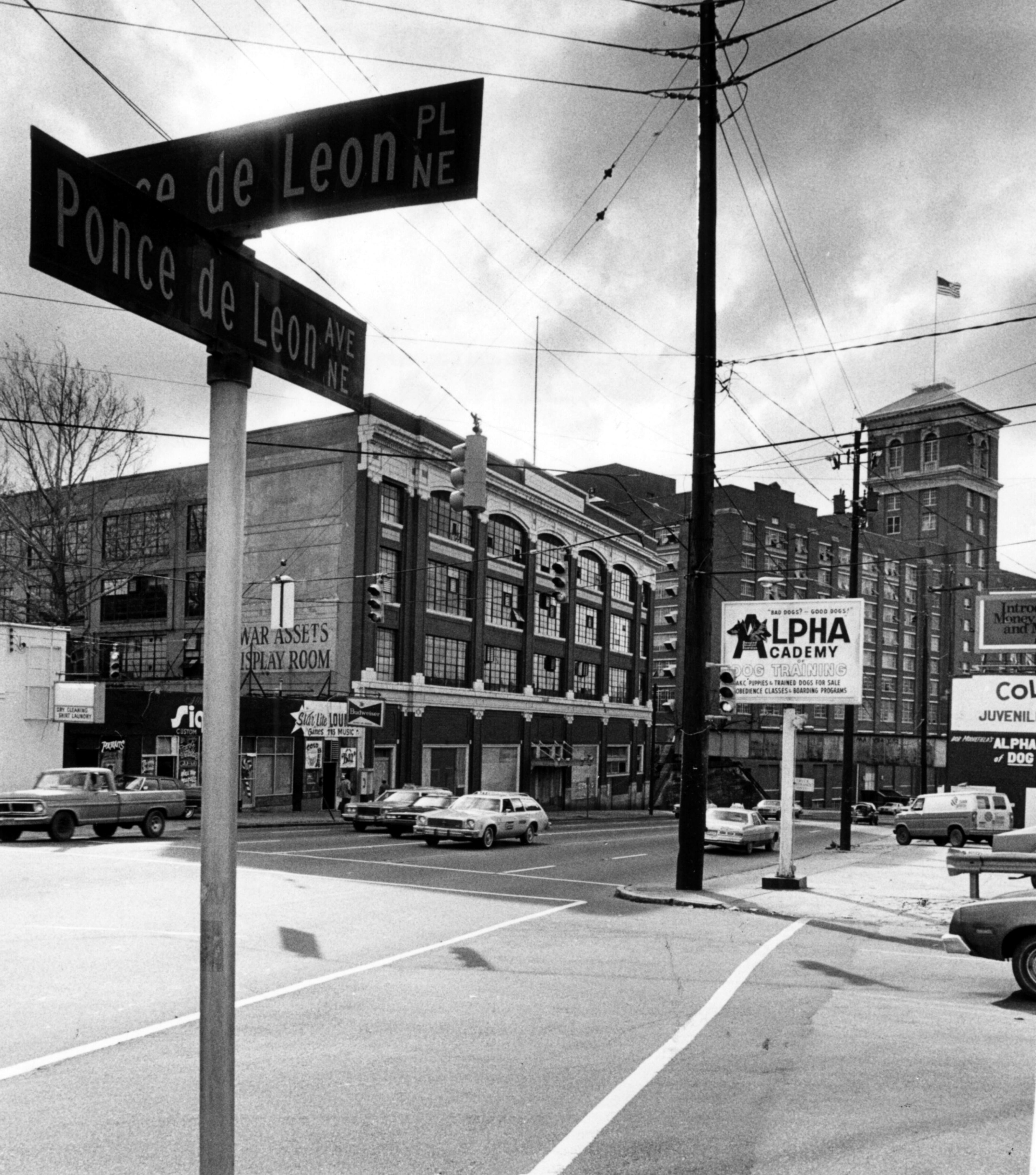Dec. 3, 1982 - Atlanta, Ga. - Ponce de Leon Avenue at Ponce de Leon Place. (Cheryl Bray/AJC staff) 1982