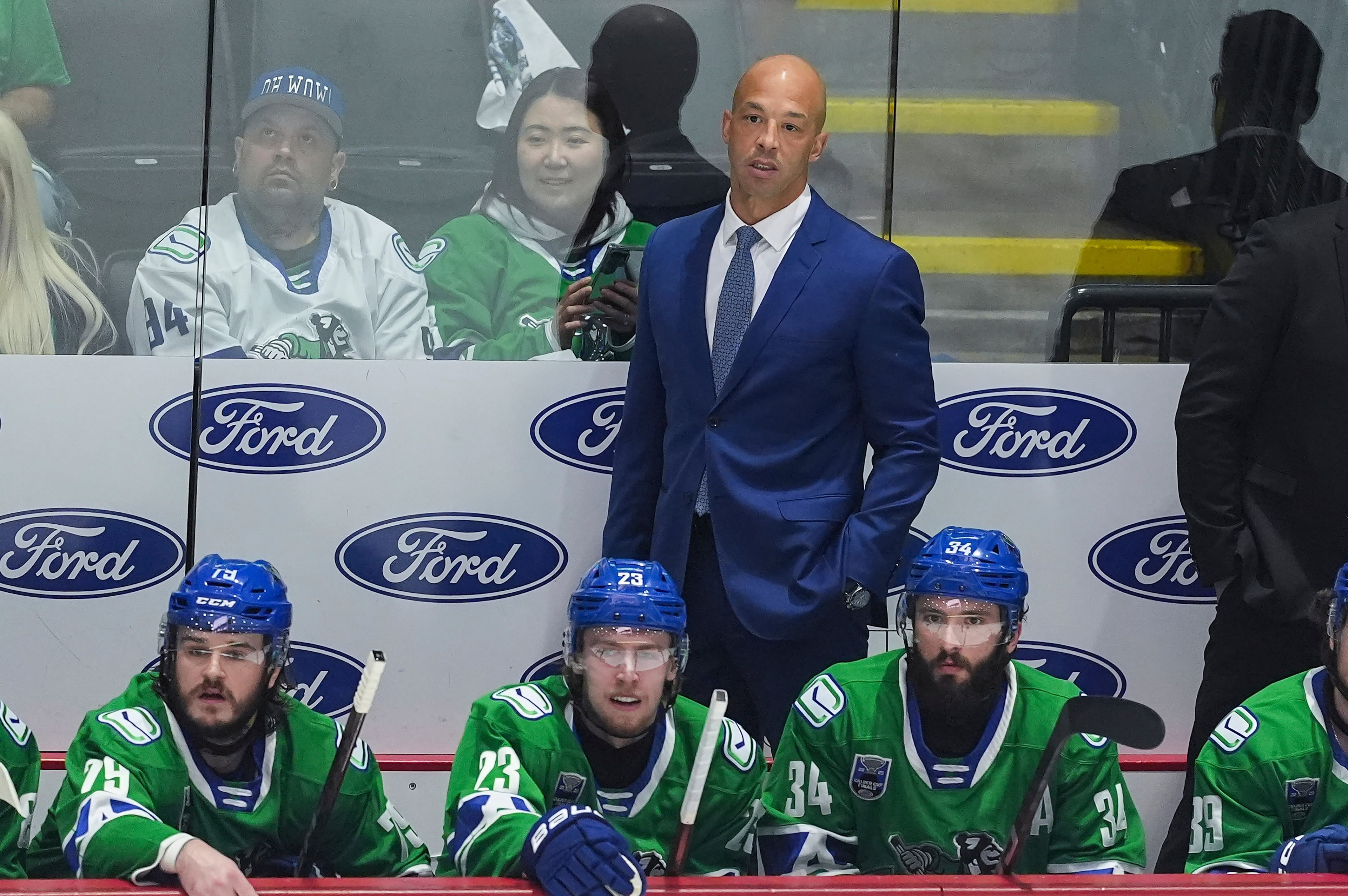 Hockey Canucks-Coach