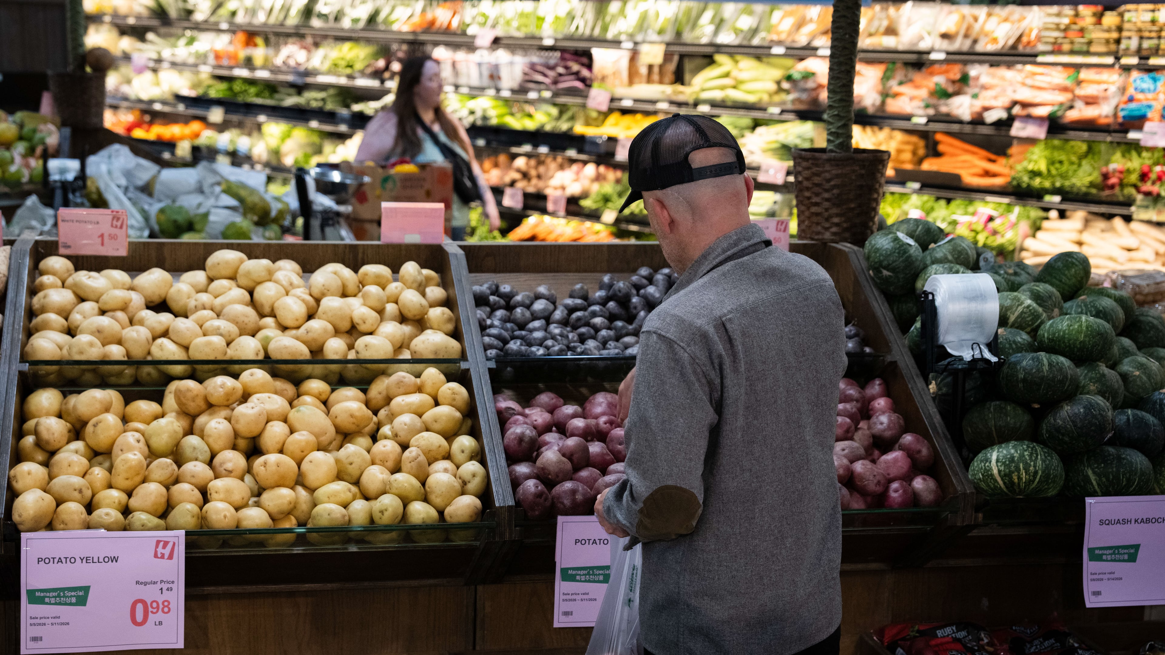 Customers shop in the produce section of a grocery store on Monday, May 11, 2026, in Portland, Ore. (AP Photo/Jenny Kane)