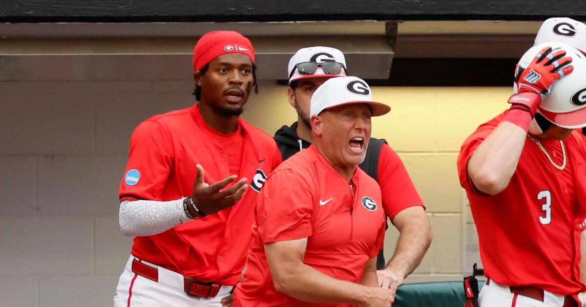 UGA-Baseballtrainer Wes Johnson und Tre Phelps wurden im Spiel gegen ...