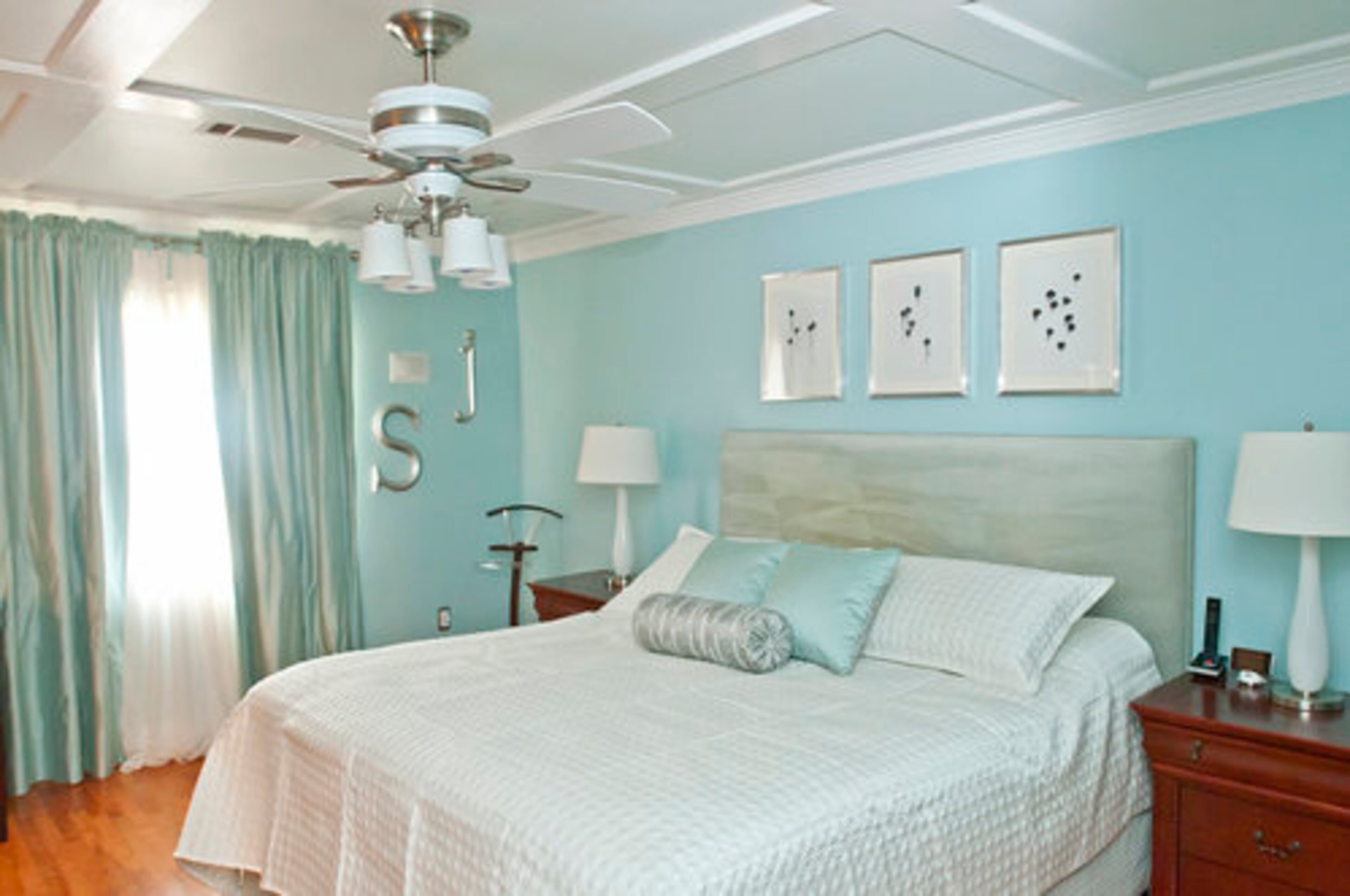 I wanted to make the room very relaxing, Vanessa said of what went into this bedroom. We wanted it to be spa-like quality. The aqua blue against the stark white is very calming.