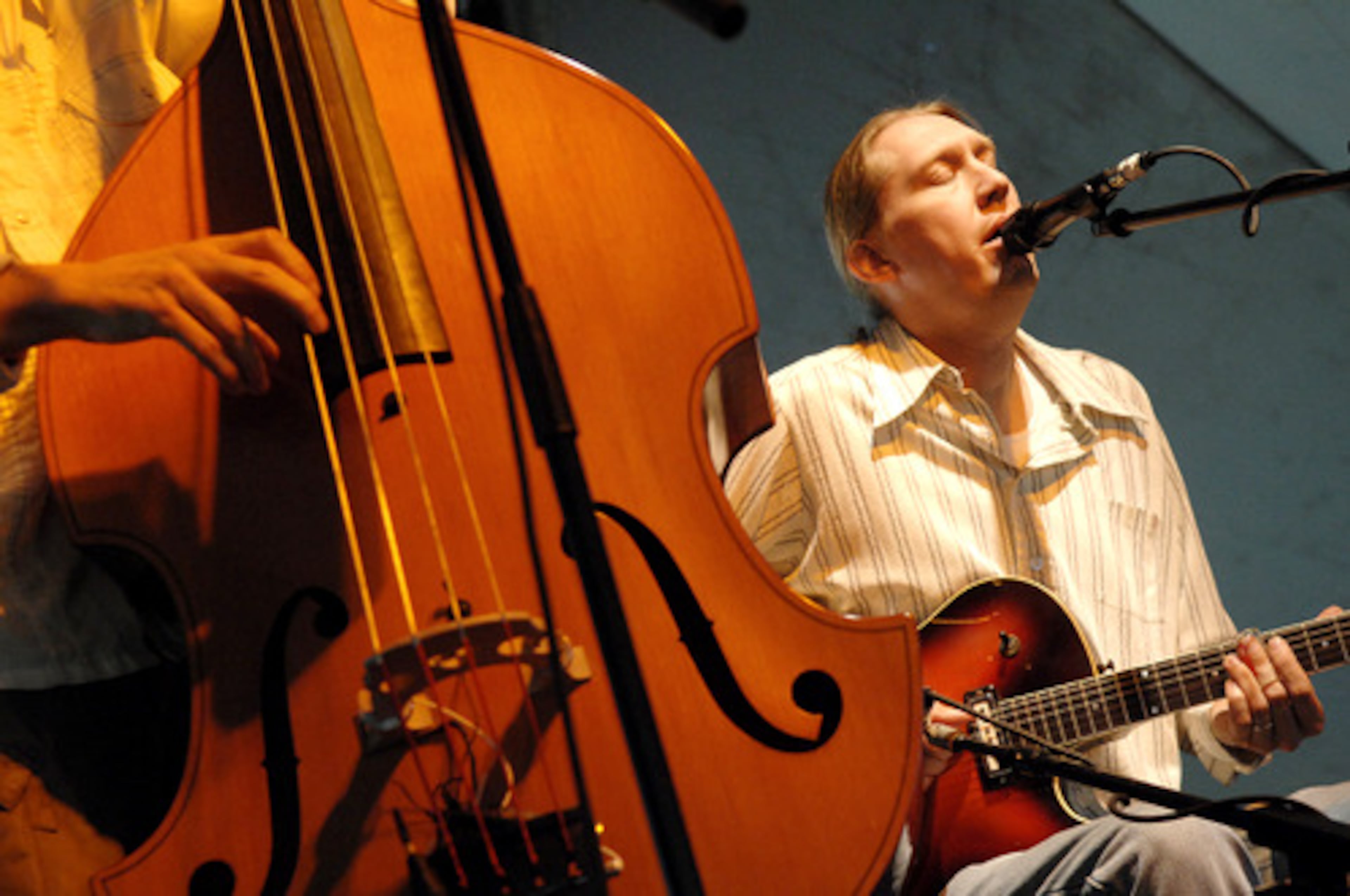 Oliver Wood of the duo Wood Brothers entertains the early crowd.